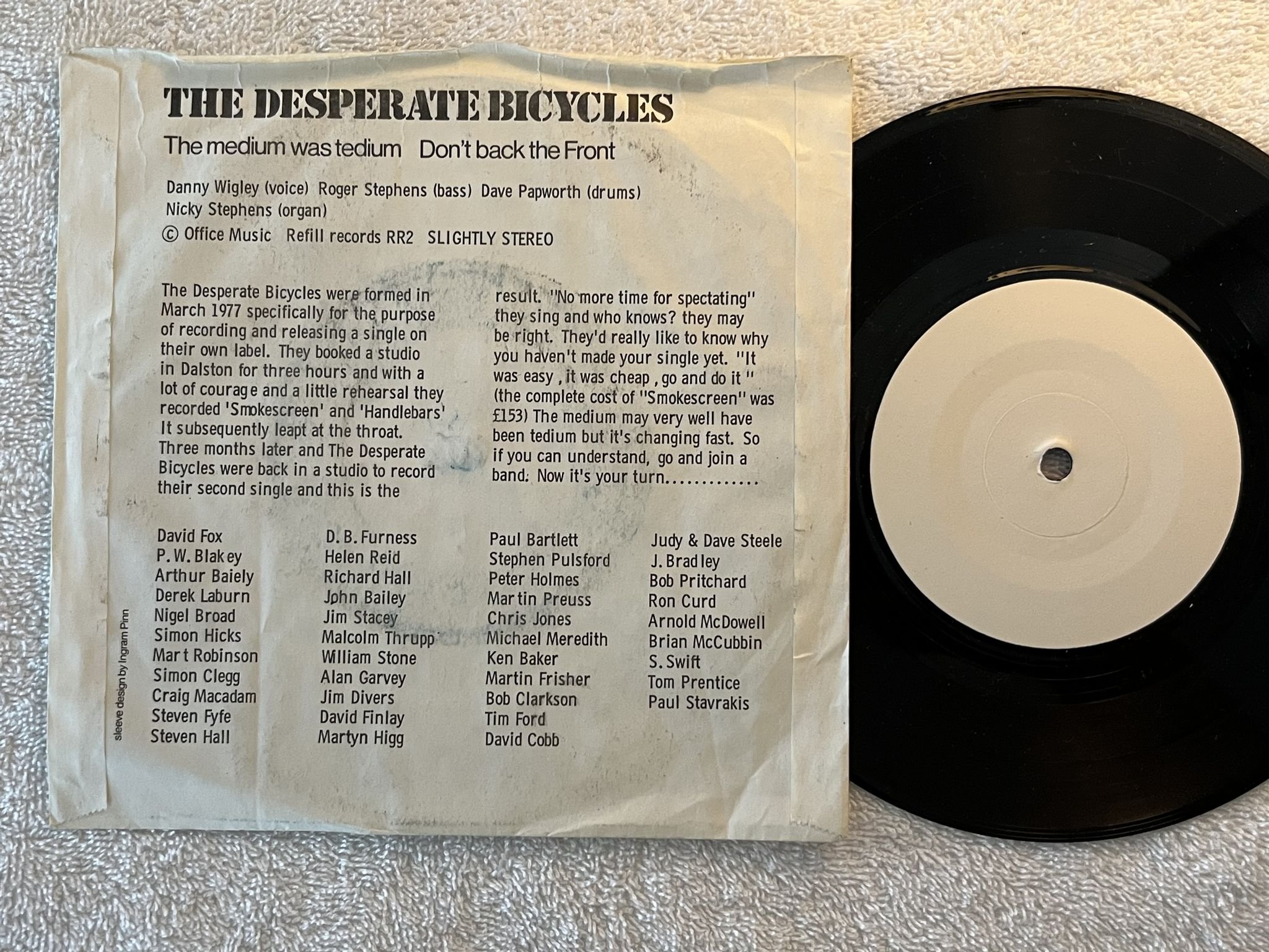 Omslagsbild för skivan THE DESPERATE BICYCLES The Medium Was Tedium 7" -77 UK REFILL RR2 ** GARAGE **