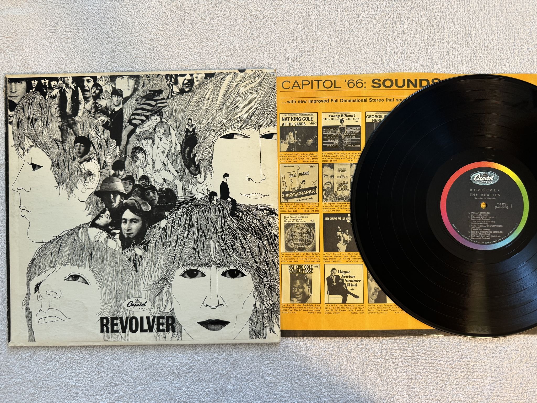 Omslagsbild för skivan THE BEATLES Revolver LP -66 US CAPITOL T-2576