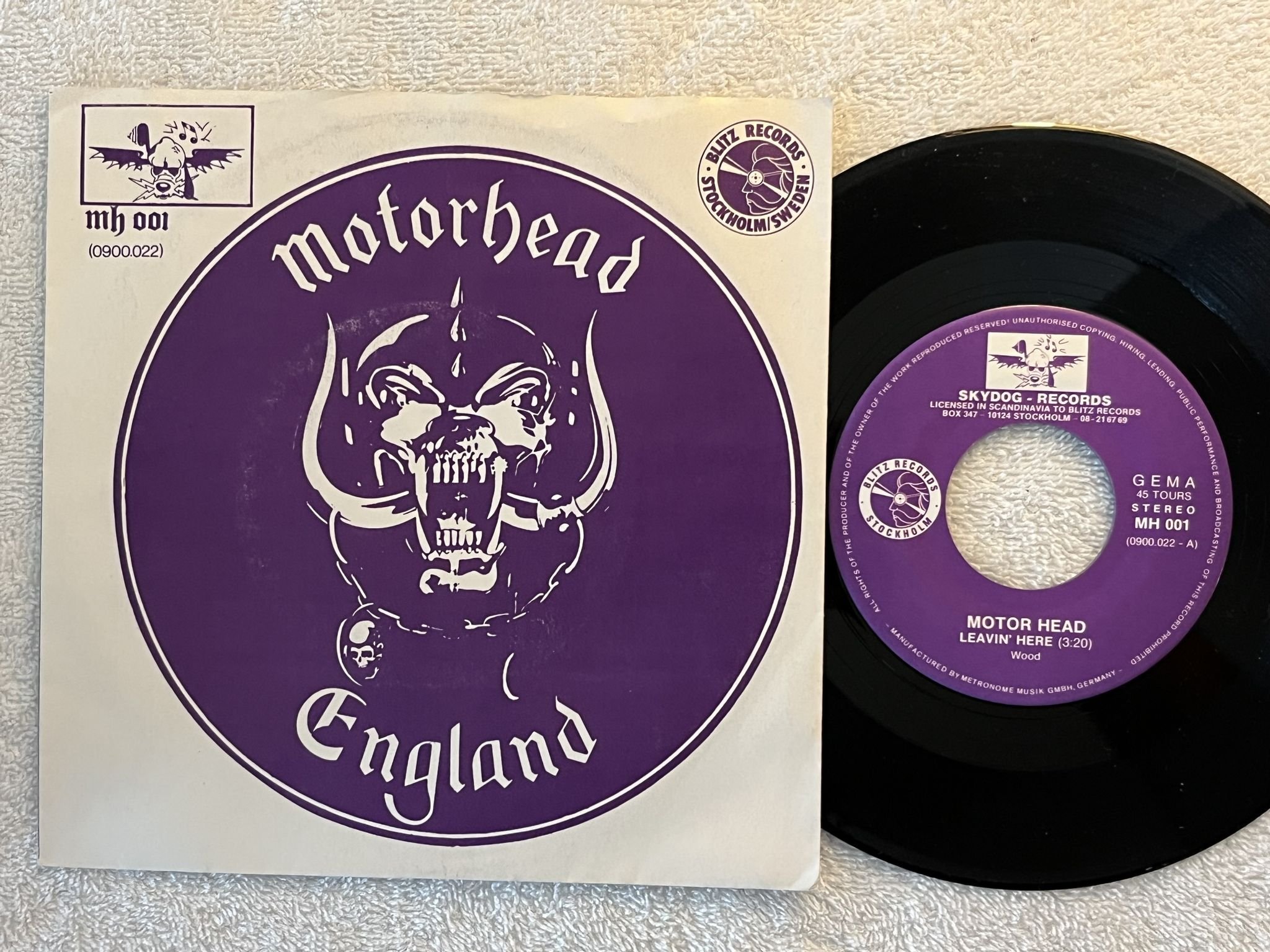 Omslagsbild för skivan MOTÖRHEAD Leavin' Here 7"single -77 Swe Blitz Records MH 001 ** Hard Rock **