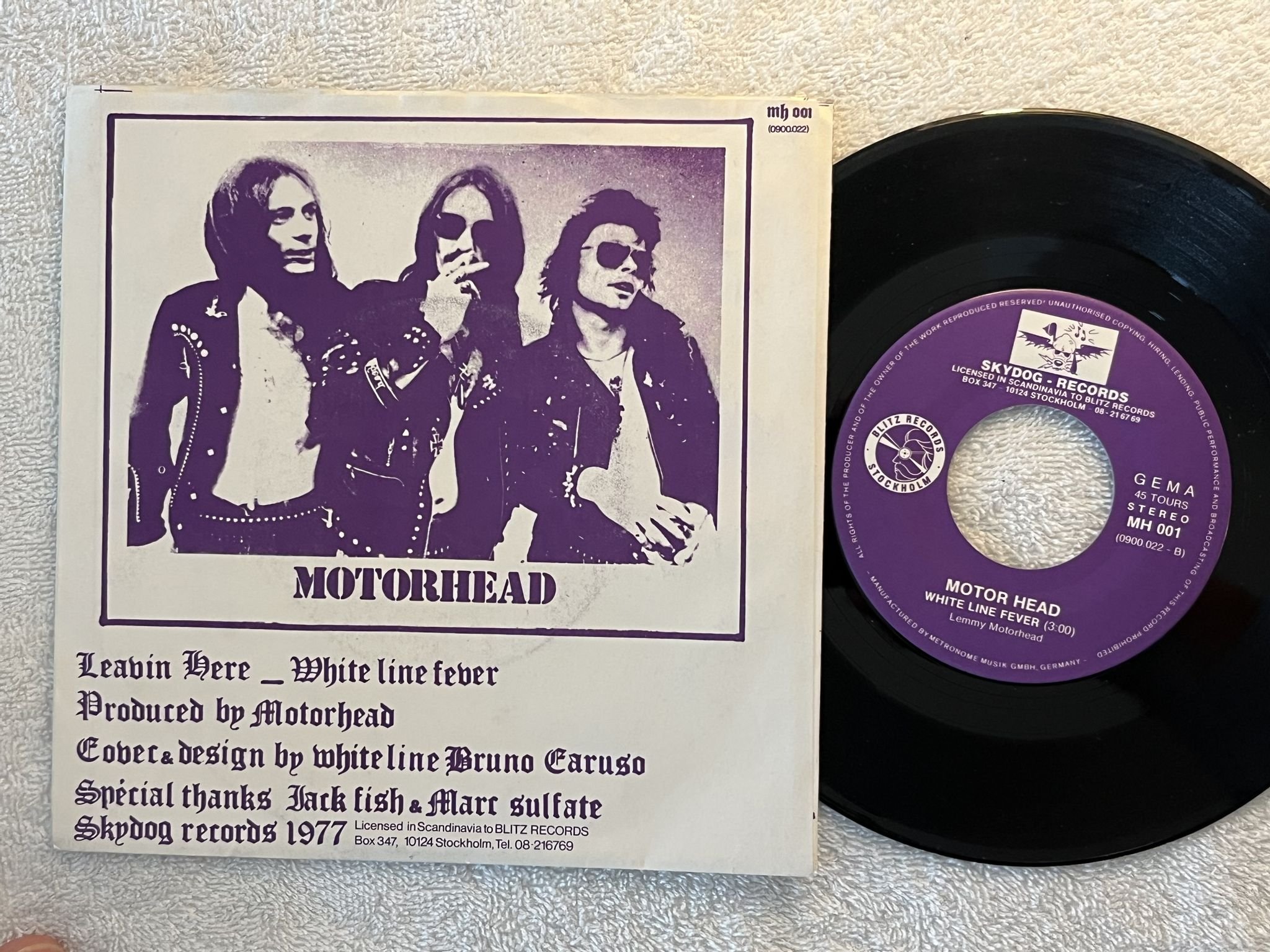 Omslagsbild för skivan MOTÖRHEAD Leavin' Here 7"single -77 Swe Blitz Records MH 001 ** Hard Rock **
