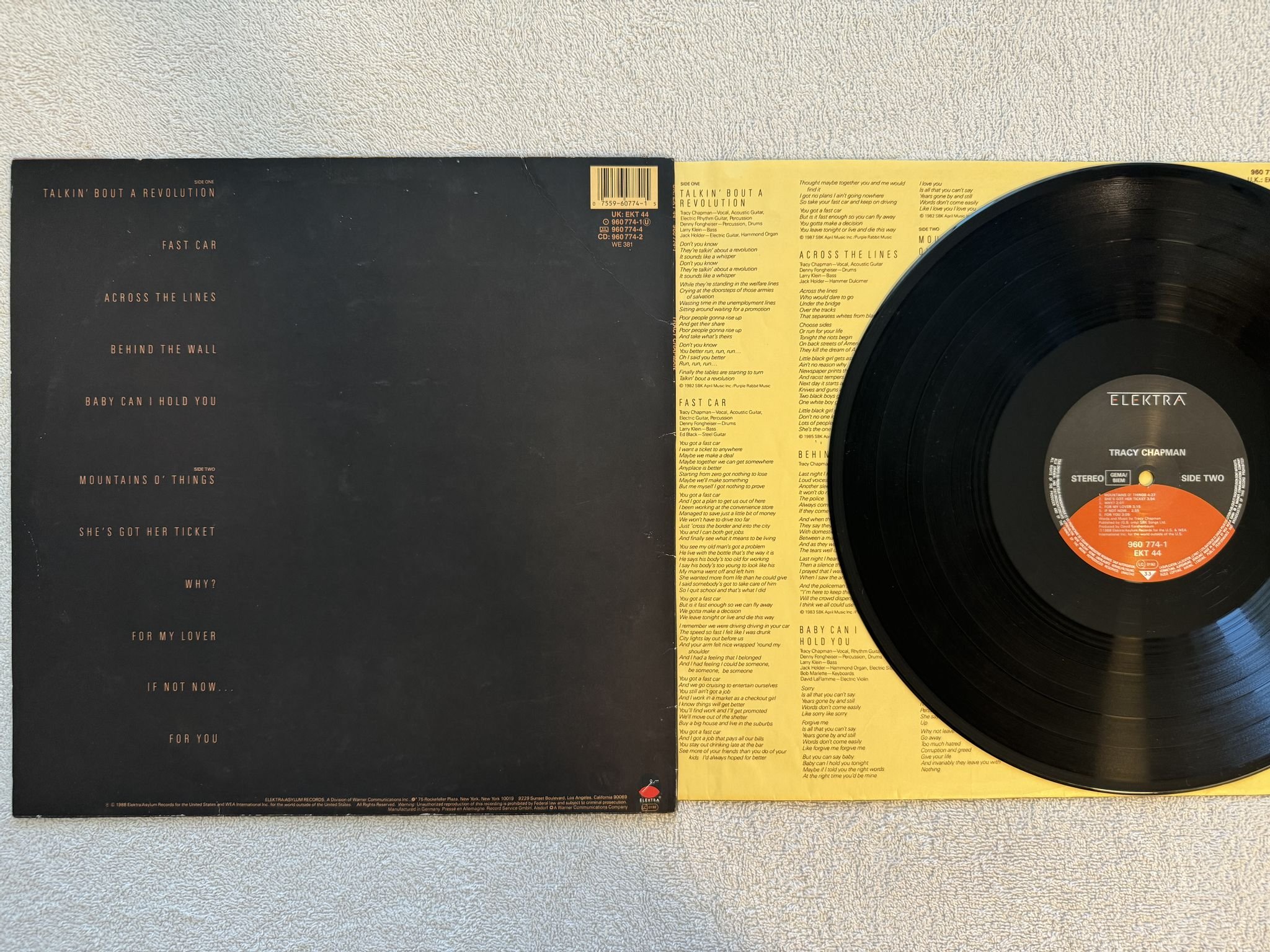 Omslagsbild för skivan TRACY CHAPMAN s/t LP -88 ELEKTRA 960774-1 *** CLASSIC ***