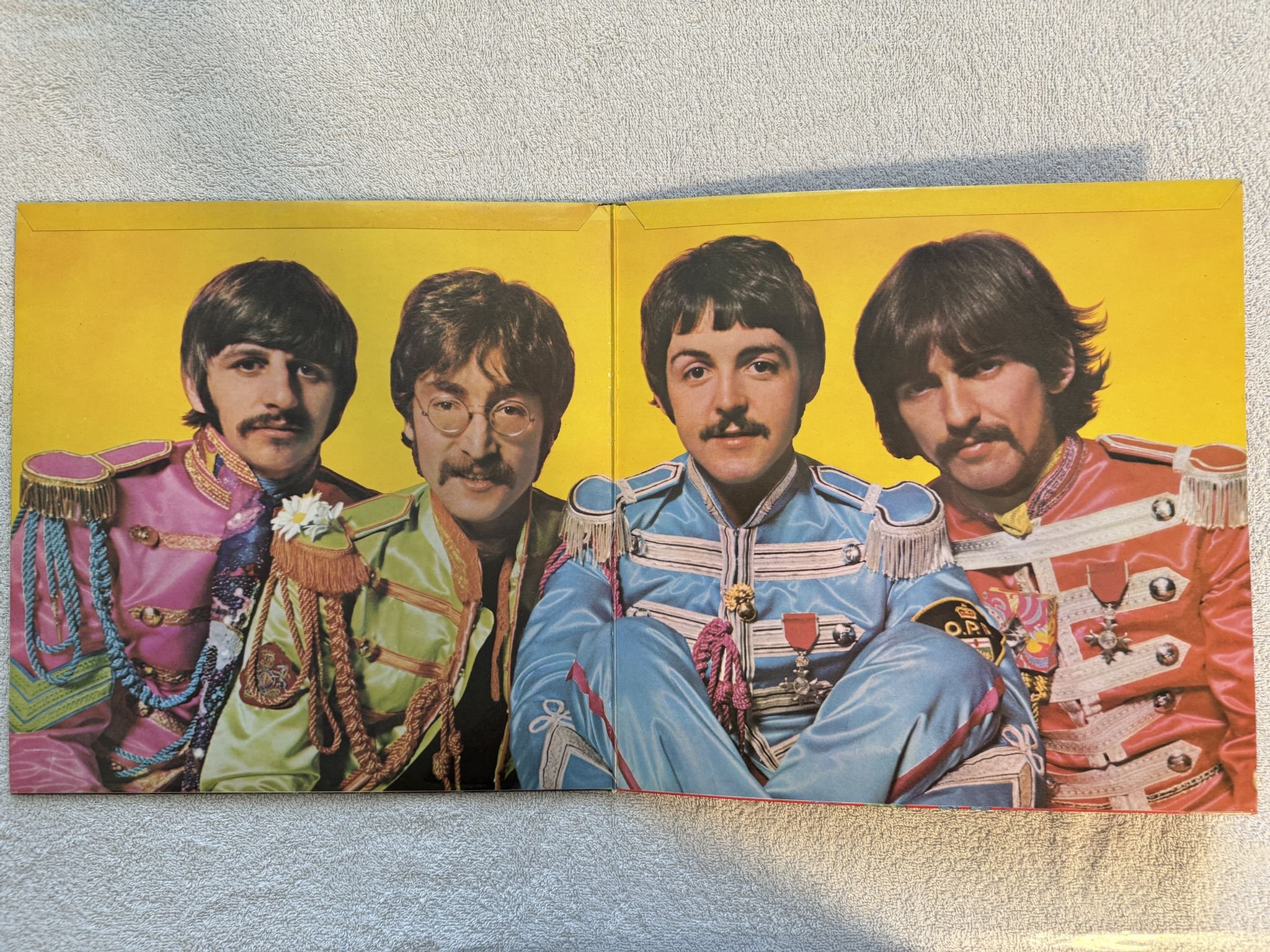 Omslagsbild för skivan THE BEATLES Sgt Peppers lonely heart club band LP -67 UK PARLOPHONE PCS 7027