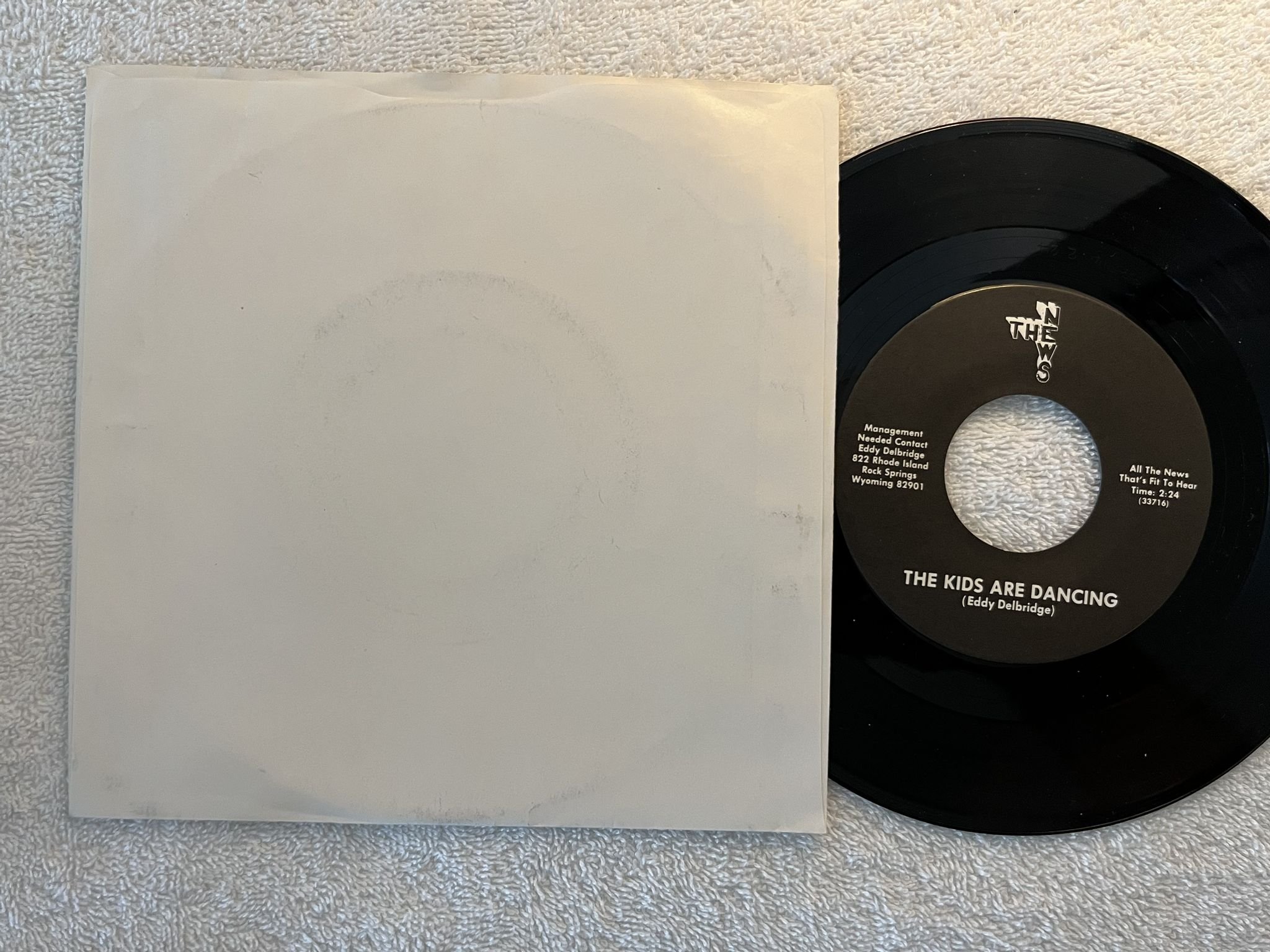 Omslagsbild för skivan THE NEWS she's so square 7" US -78 private 33716 ** MEGA RARE POWER POP **