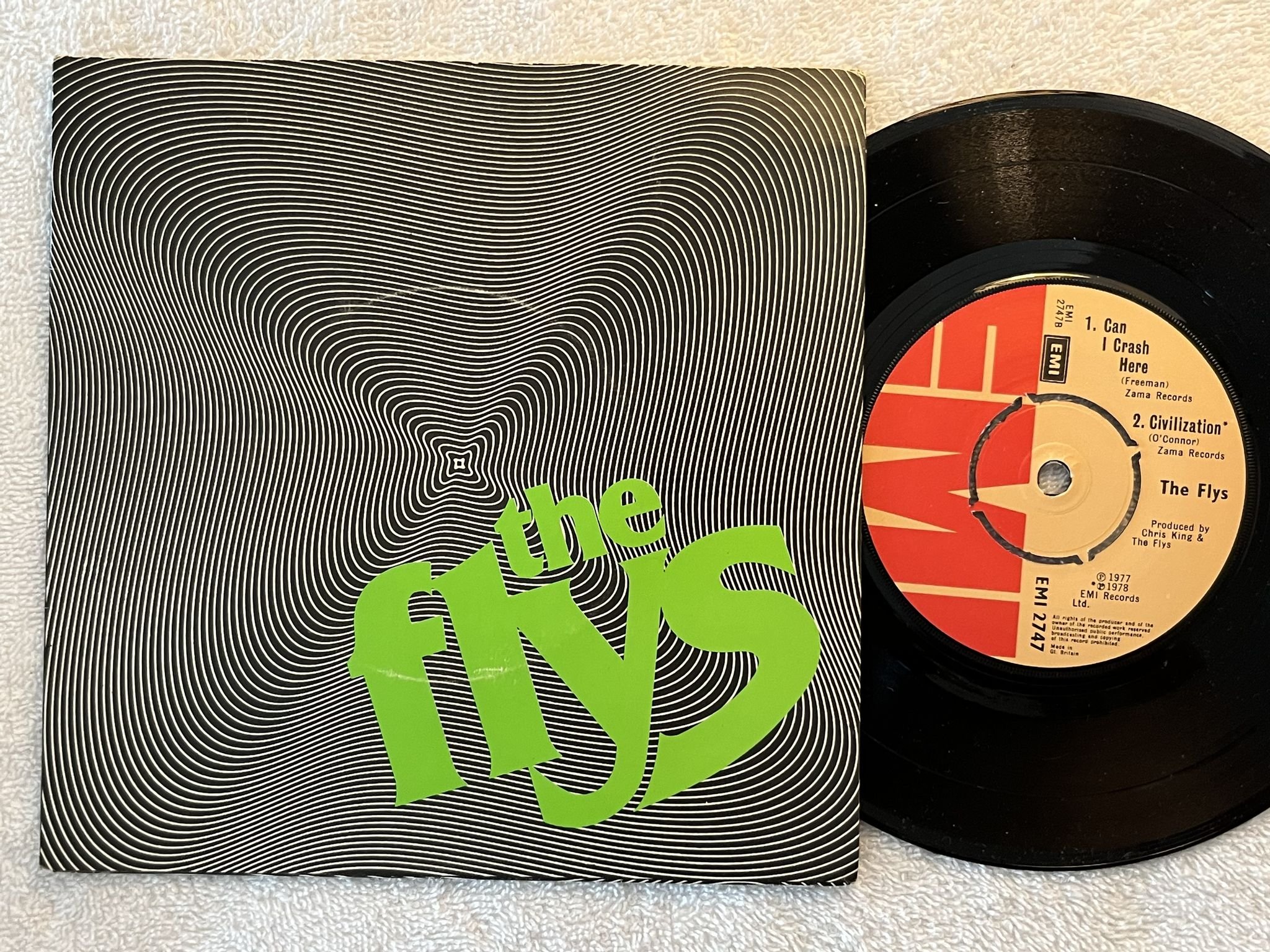 Omslagsbild för skivan THE FLYS Love And A Molotov Cocktail 7" -78 UK EMI 2747 ** Punk Rpck **