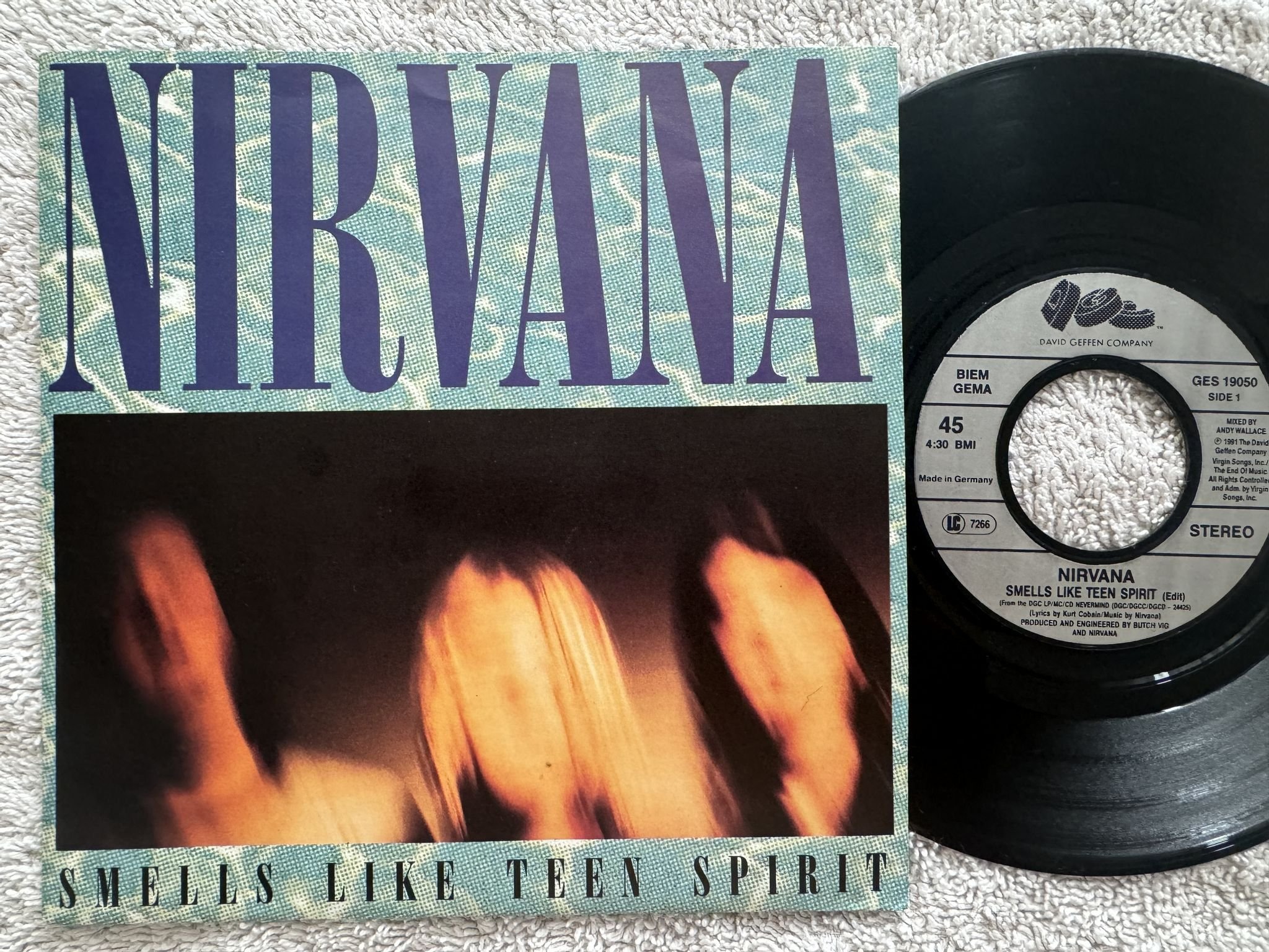Omslagsbild för skivan NIRVANA smells like teen spirit 7" -91 DGC GES 19050 *** CLASSIC ***