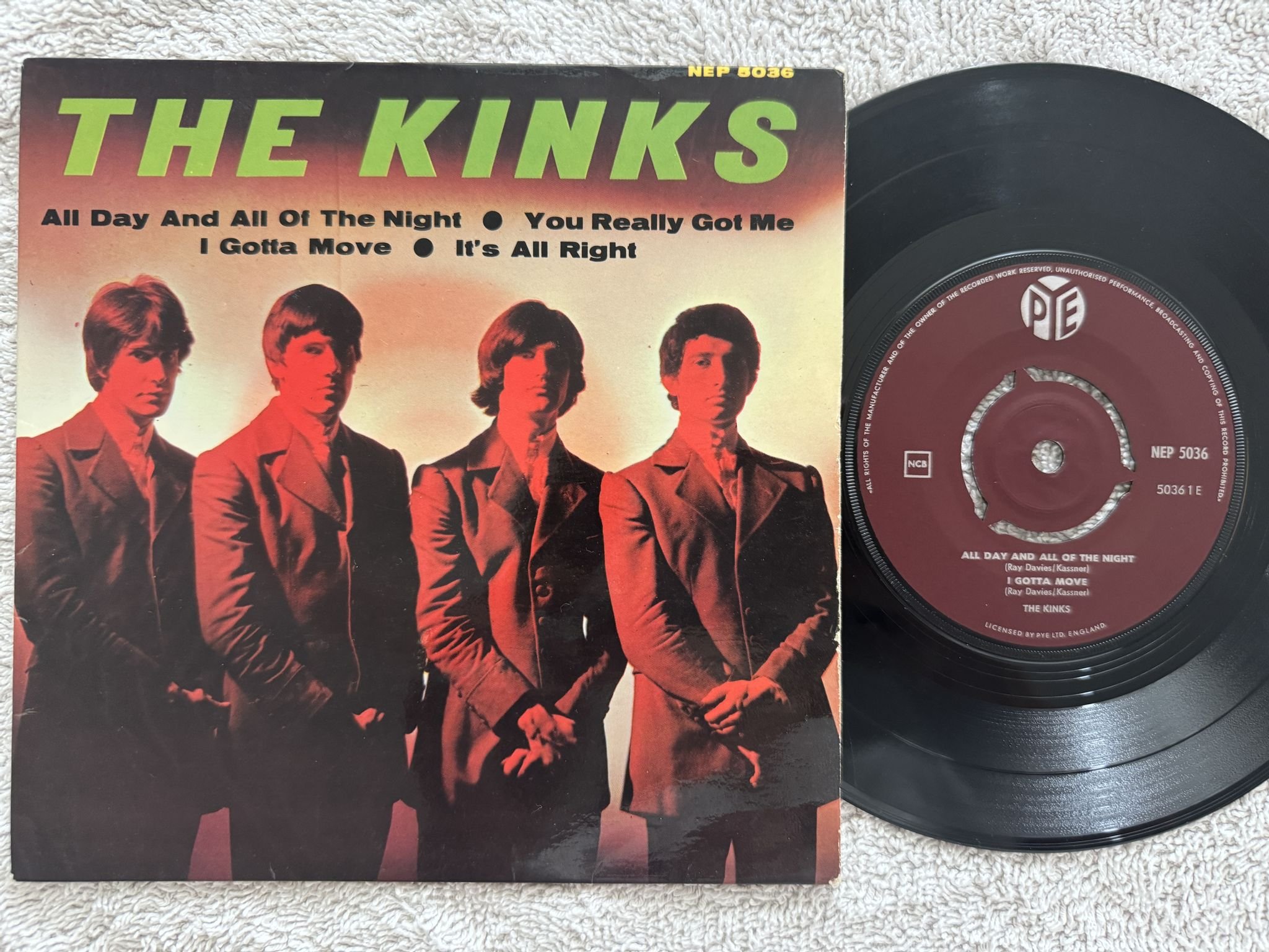 Omslagsbild för skivan THE KINKS All Day And All Of The Night 7" -64 PYE NEP 5036