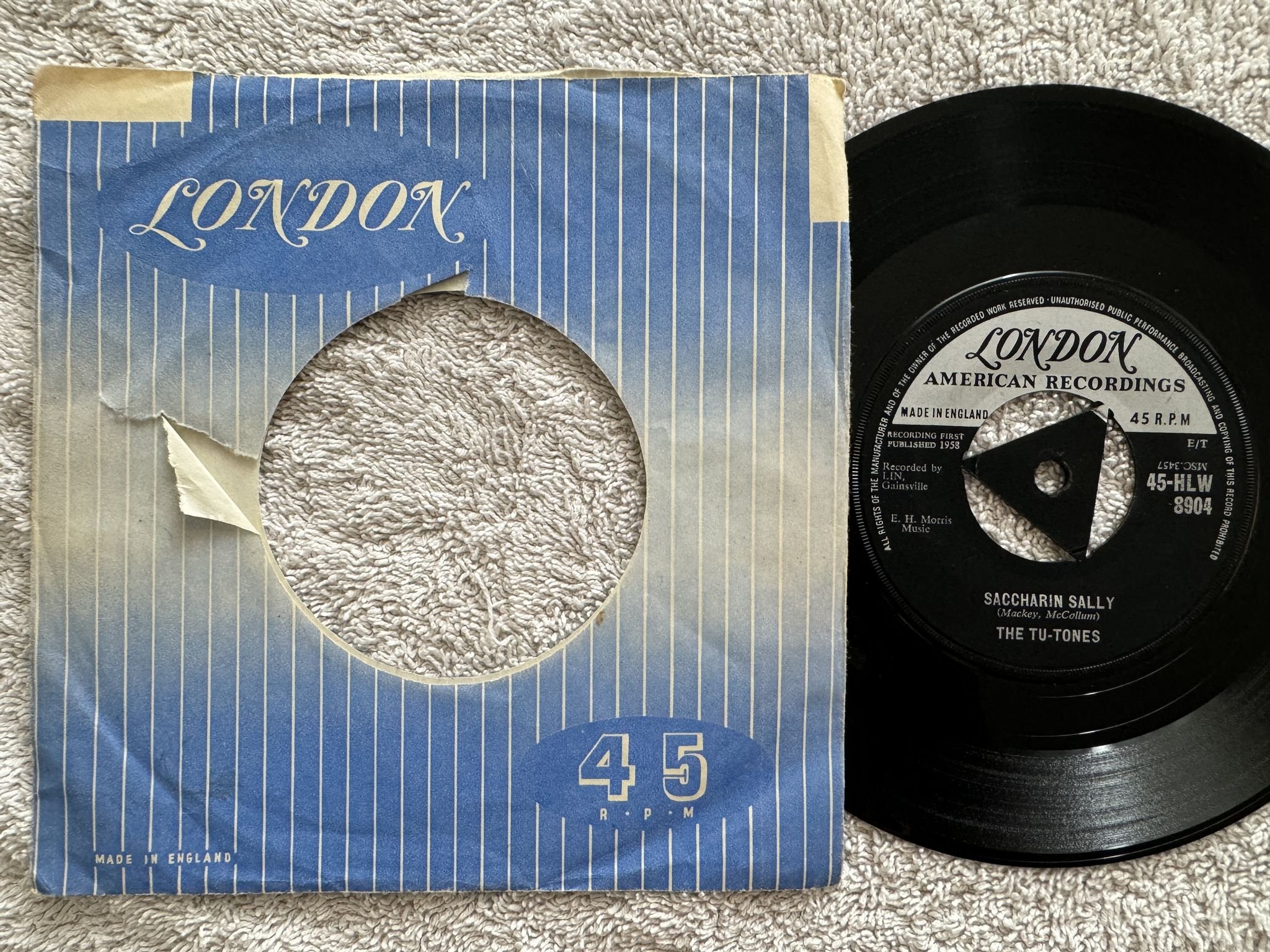 Omslagsbild för skivan THE TU-TONES saccharin Sally 7"single -58 UK LONDON AMERICAN 45-HLW 8904