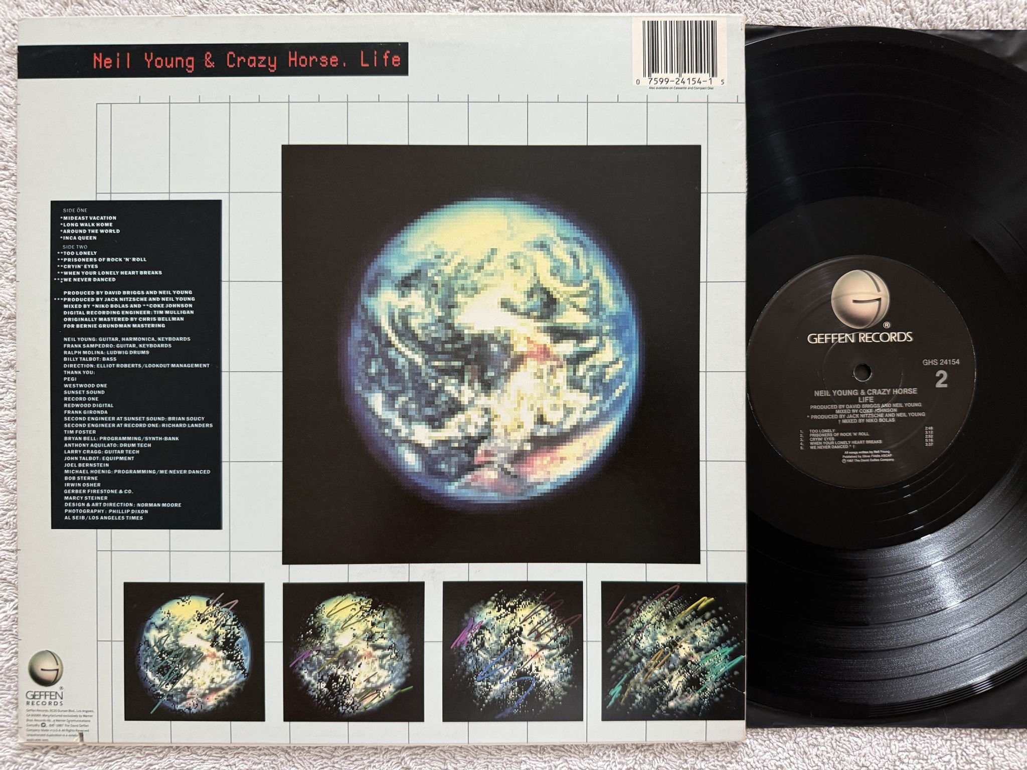 Omslagsbild för skivan NEIL YOUNG & CRAZY HORSE life LP -87 US GEFFEN GHS 24154