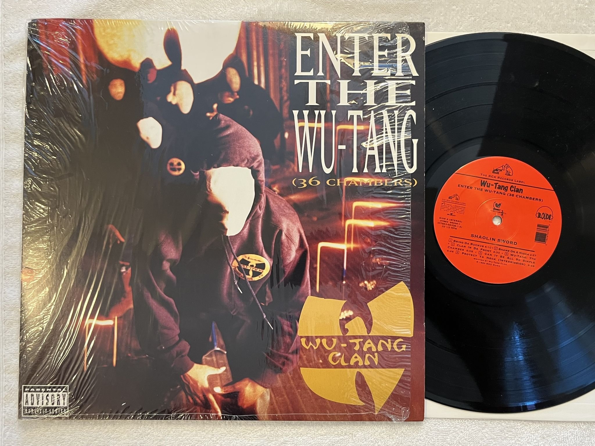 Omslagsbild för skivan WU-TANG CLAN enter the Wu-Tang (36 Chambers) LP -93 US LOUD 07863 66336-1