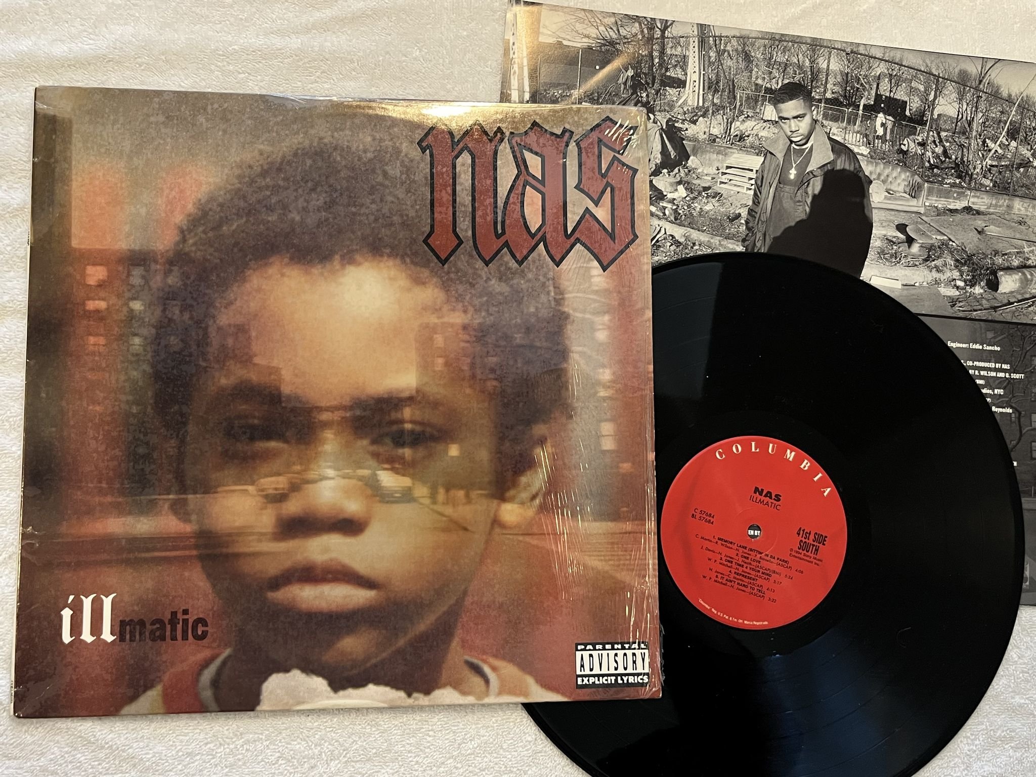 Omslagsbild för skivan NAS illmatic LP -94 US COLUMBIA C 57684 *** MASTERPIECE OF RAP ***