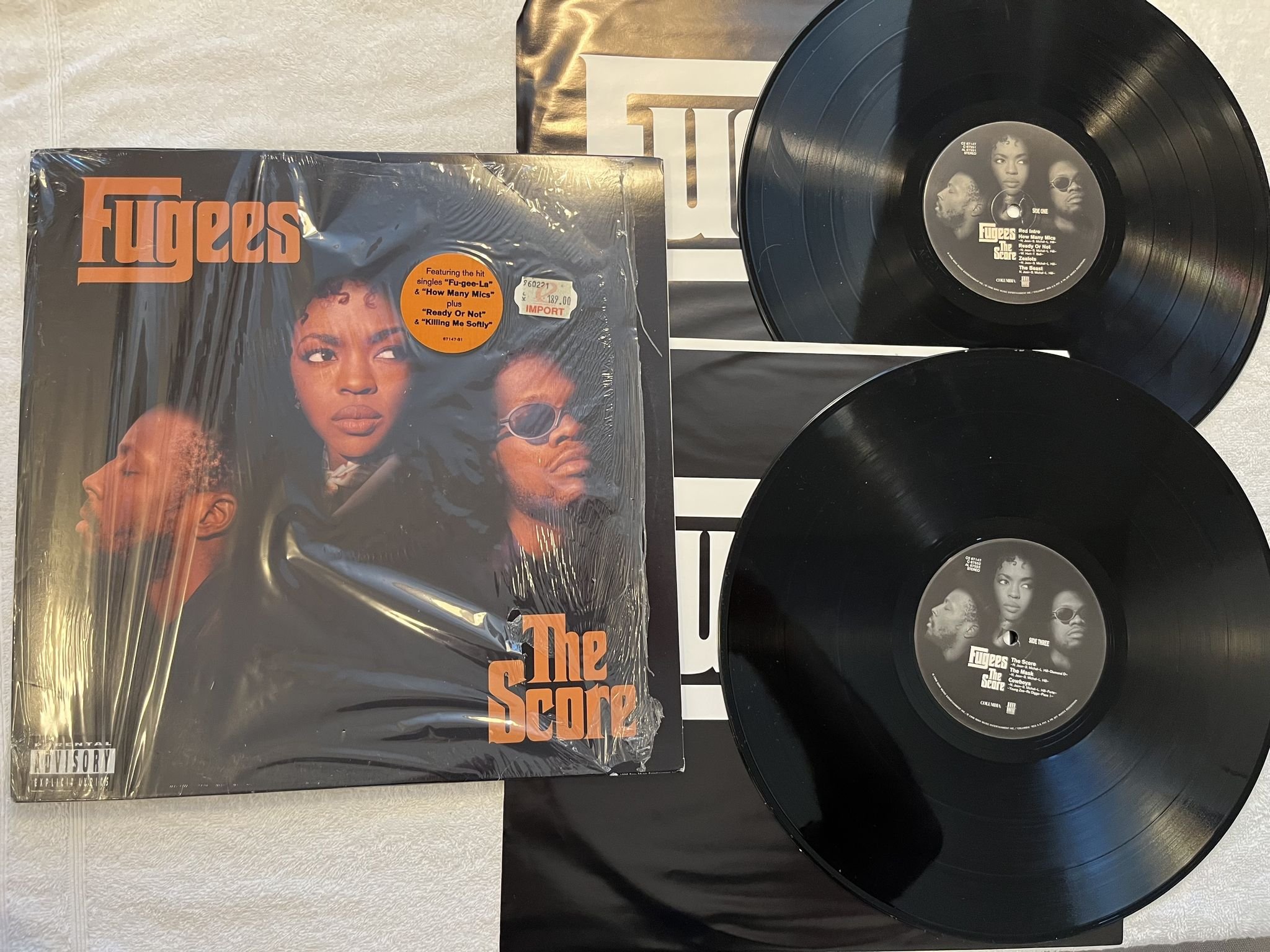 Omslagsbild för skivan FUGEES The Score 2xLP -96 US COLUMBIA C2 67147 *** YEAH ***