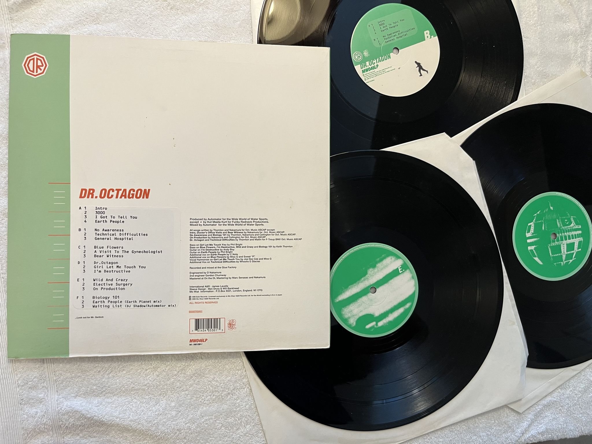 Omslagsbild för skivan DR OCTAGON s/t 3xLP -96 UK MO WAX MW046LP *** experimental hip hop ***