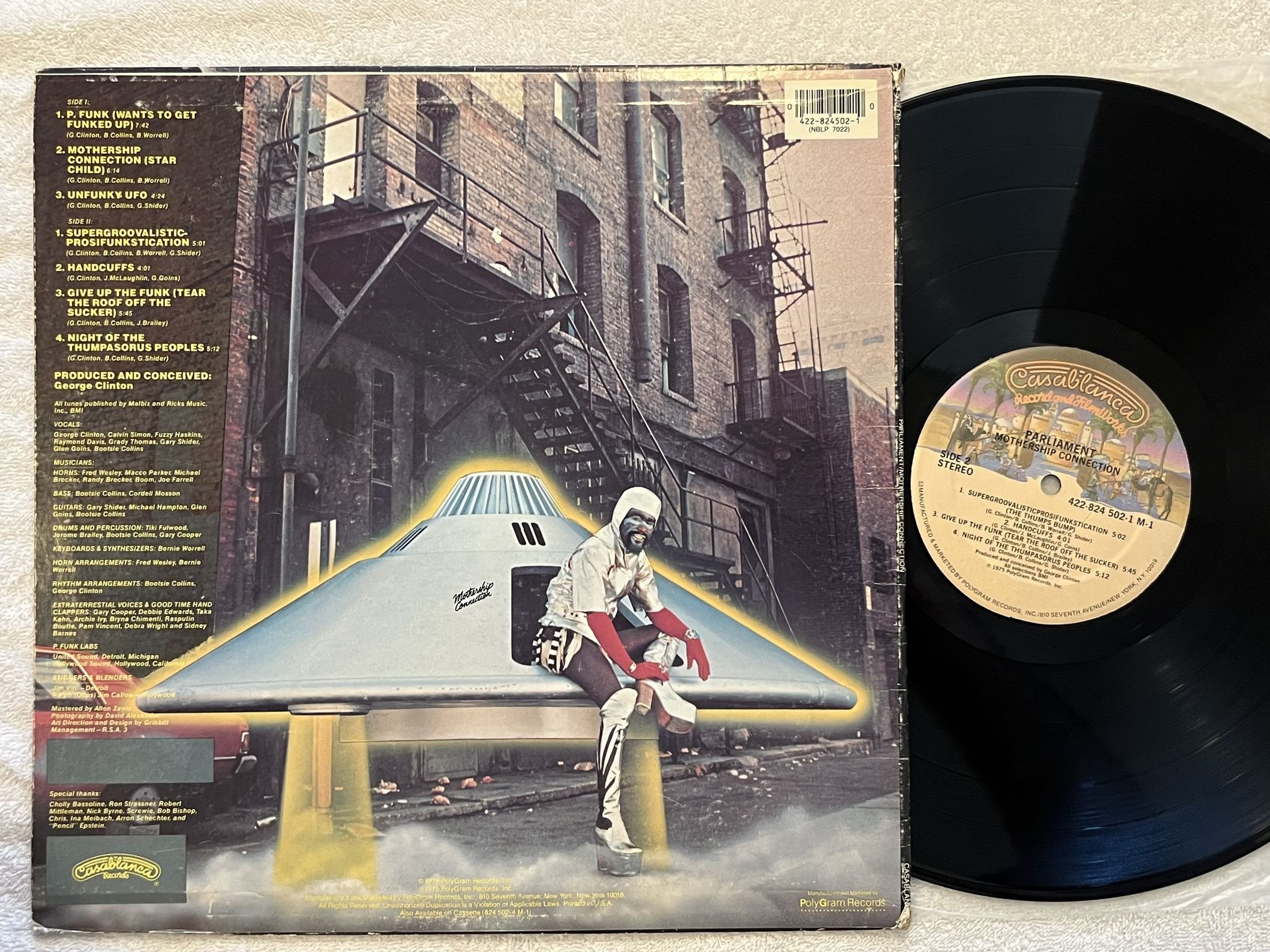 Omslagsbild för skivan PARLIAMENT mothership connection LP -75/86 re US US CASABLANCA 422-824 502-1 M-1