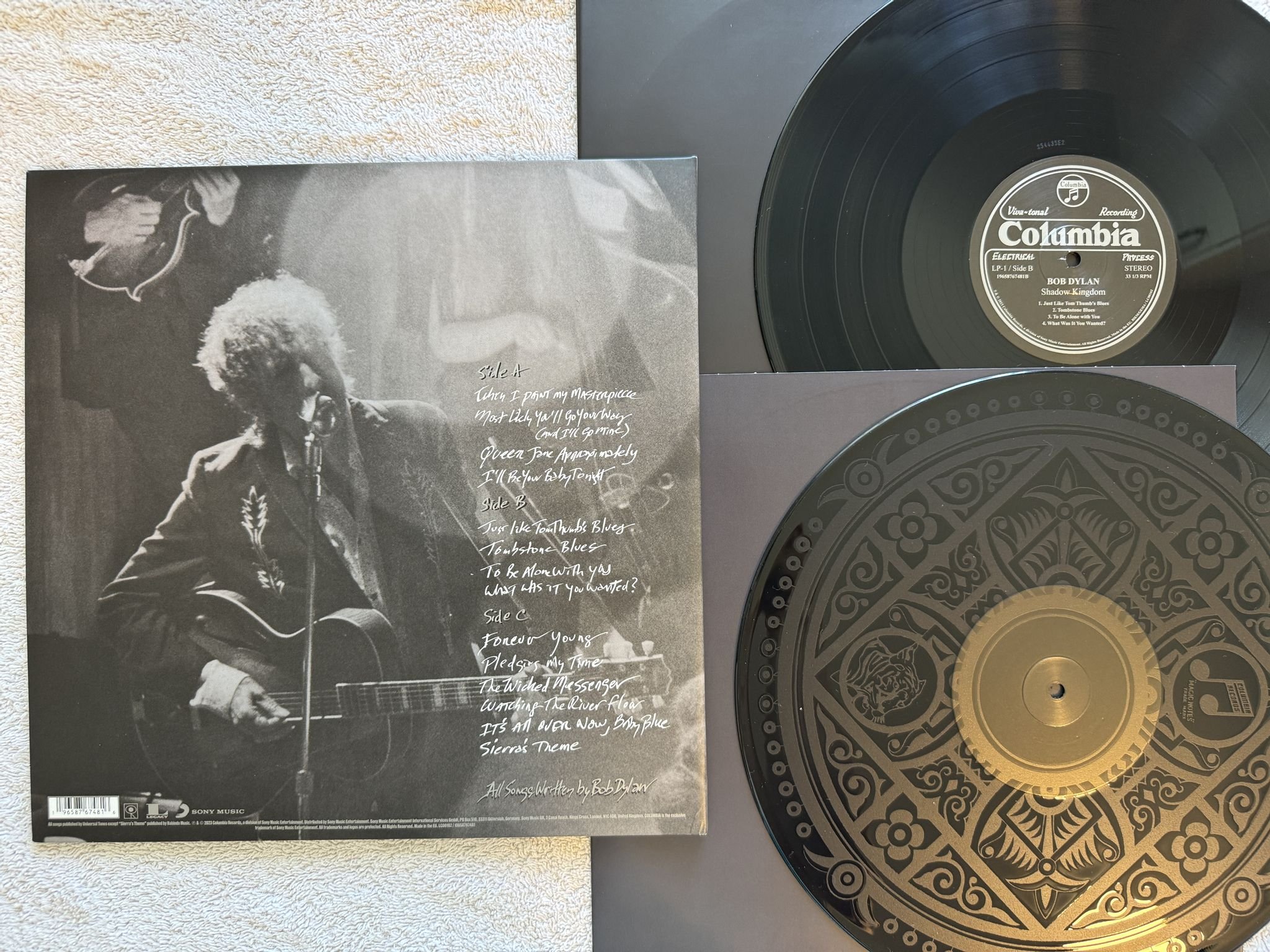 Omslagsbild för skivan BOB DYLAN Shadow Kingdom 2xLP 2023 COLUMBIA 19658767481