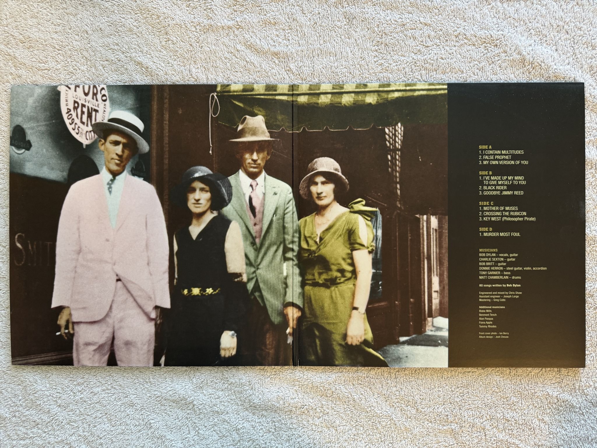 Omslagsbild för skivan BOB DYLAN Rough And Rowdy Ways 2xLP 2023 COLUMBIA 19439780991