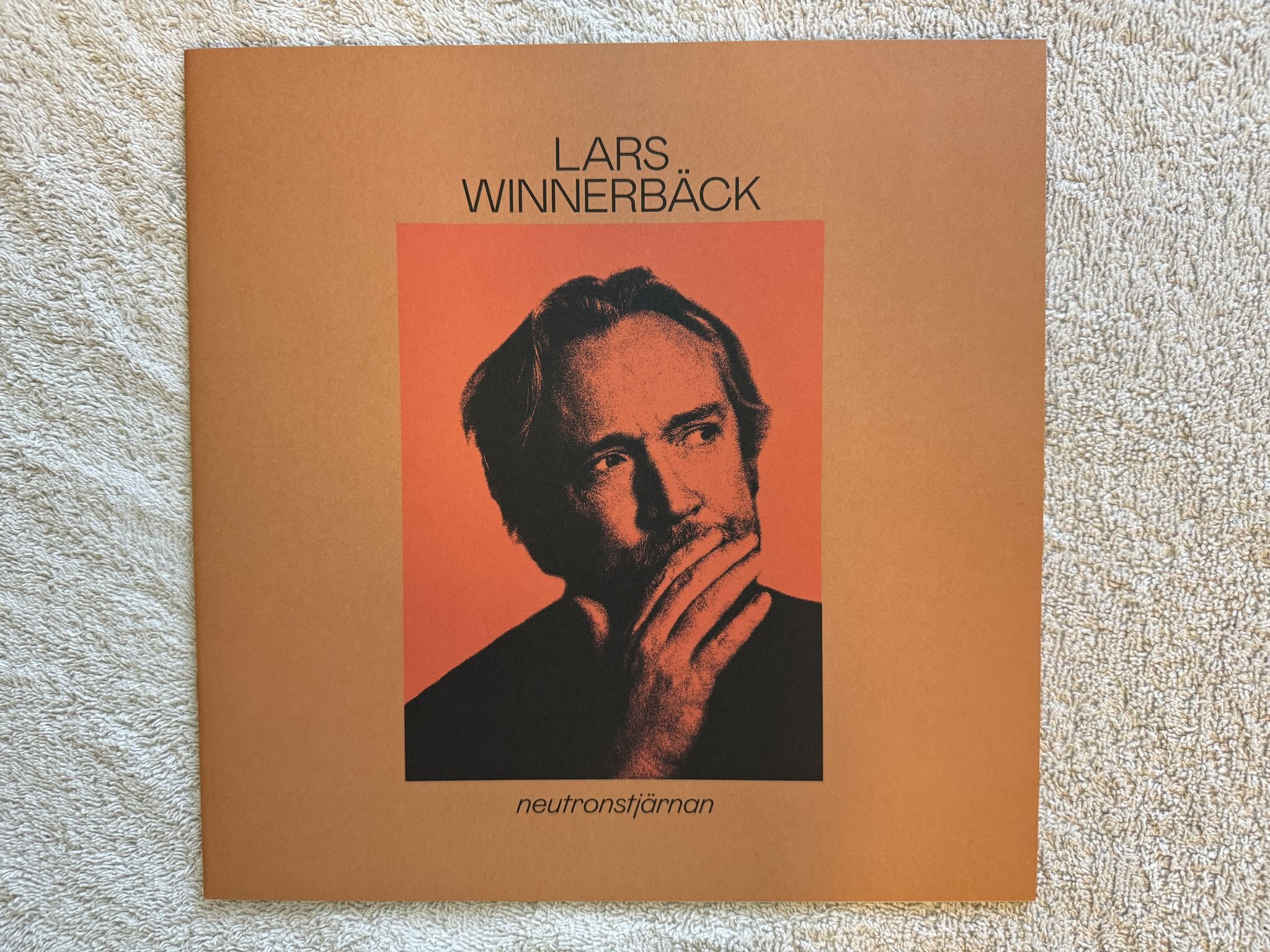 Omslagsbild för skivan LARS WINNERBÄCK Neutronstjärnan 2xLP 2023 UNITED STAGE USMG069