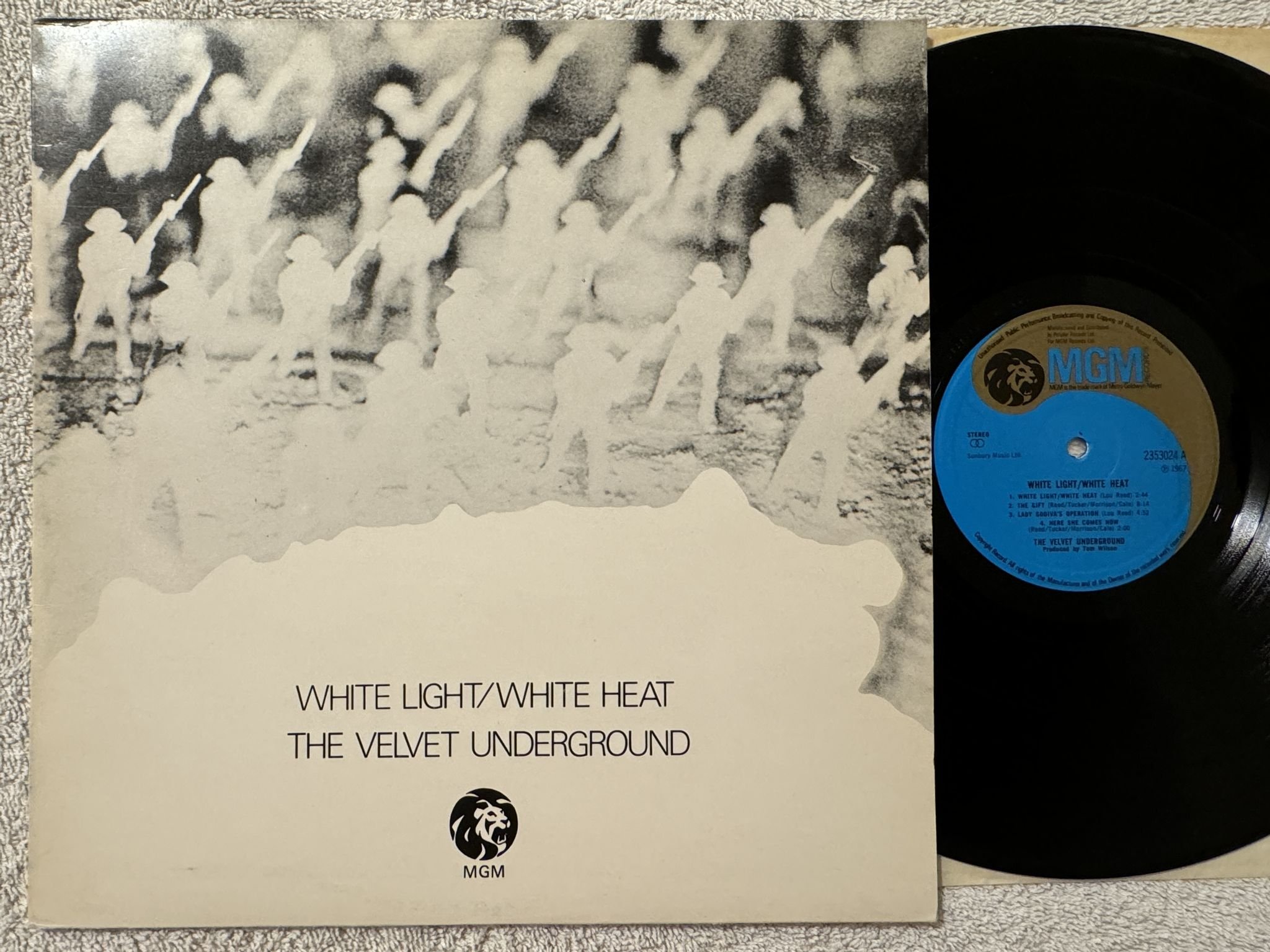 Omslagsbild för skivan THE VELVET UNDERGROUND white light / white heat LP re UK MGM 2353024