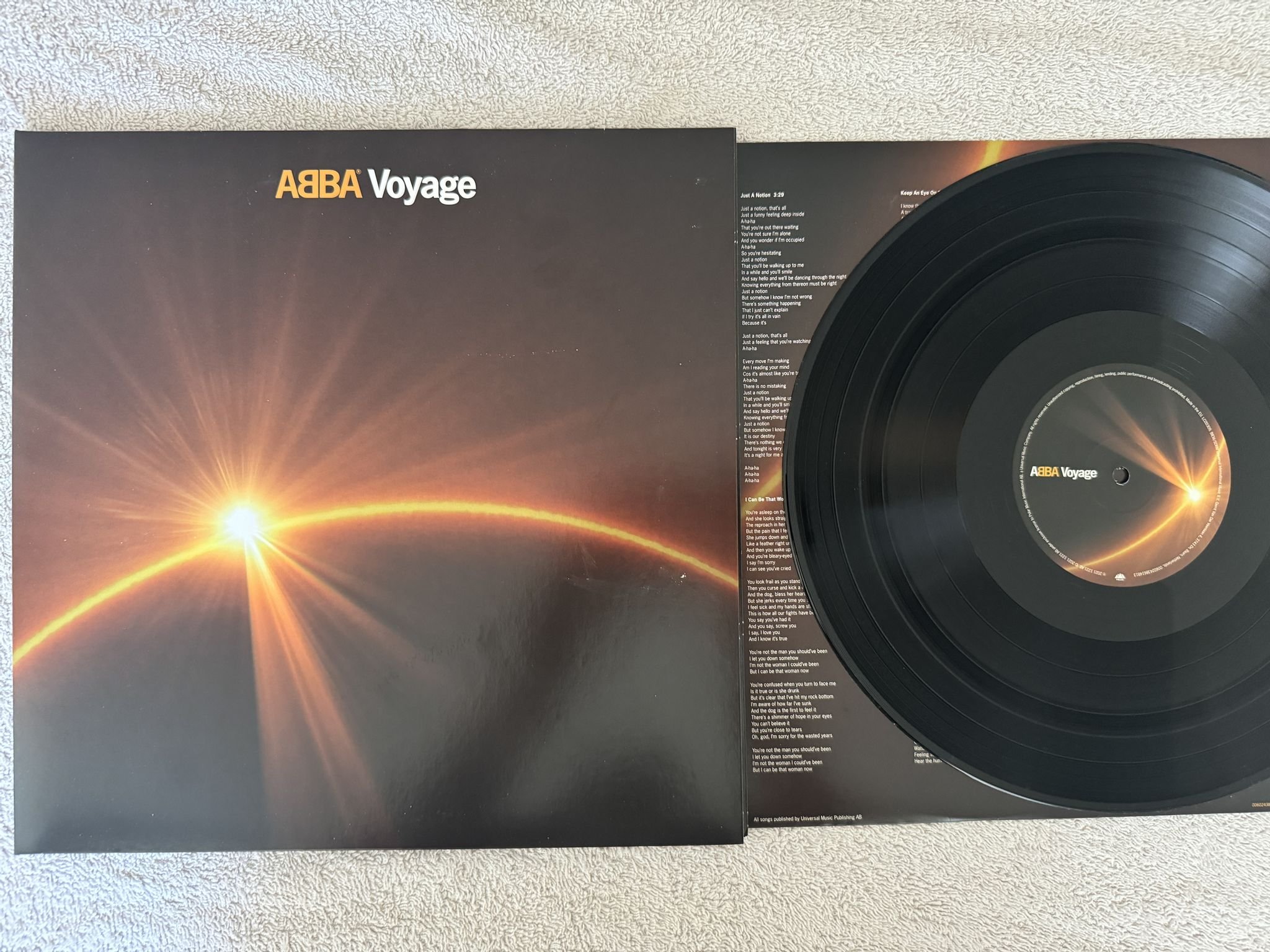 Omslagsbild för skivan ABBA voyage LP 2021 POLAR 00602438614813