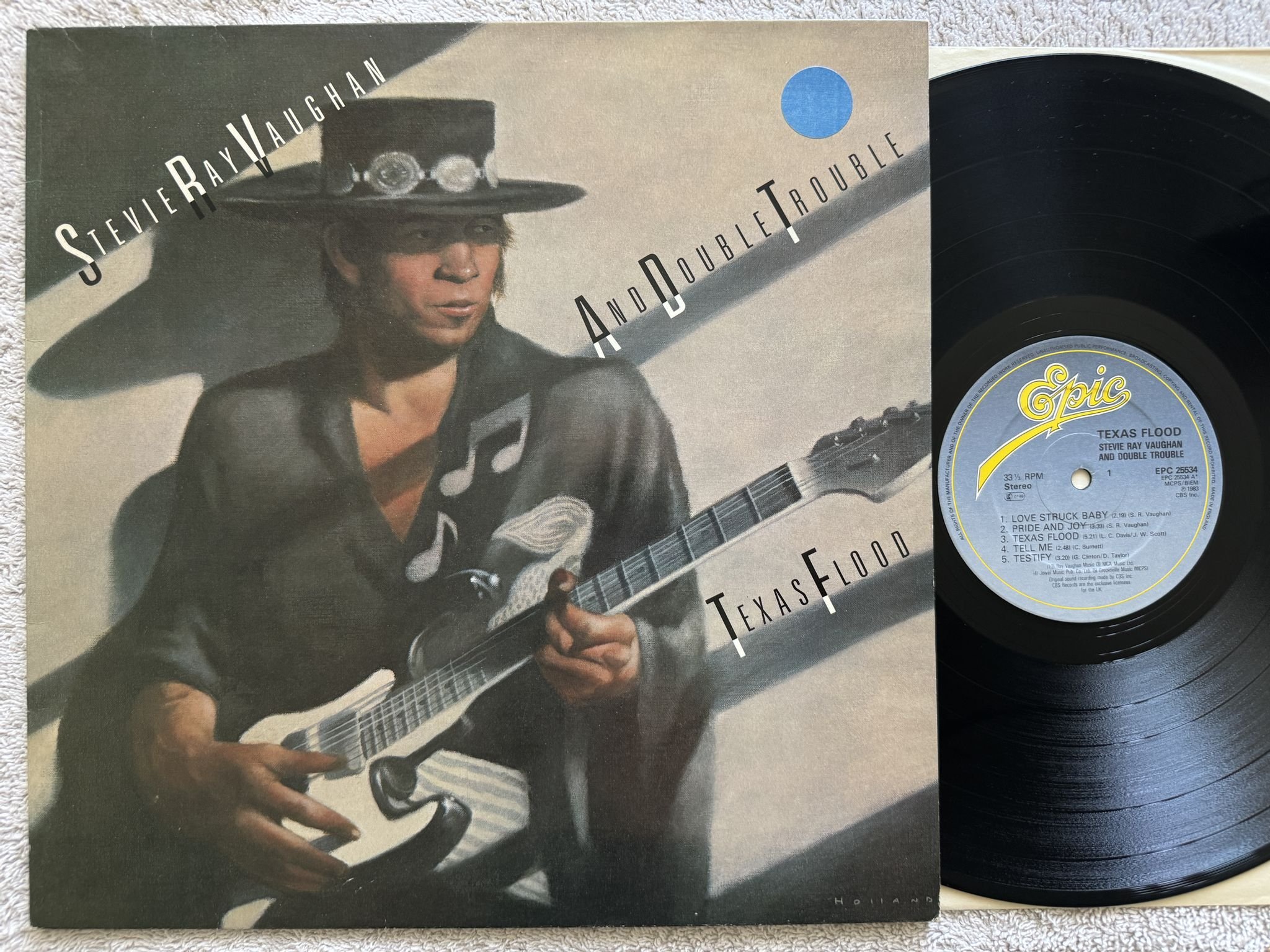 Omslagsbild för skivan STEVIE RAY VAUGHAN Texas Flood LP -83 UK EPIC EPC 25534