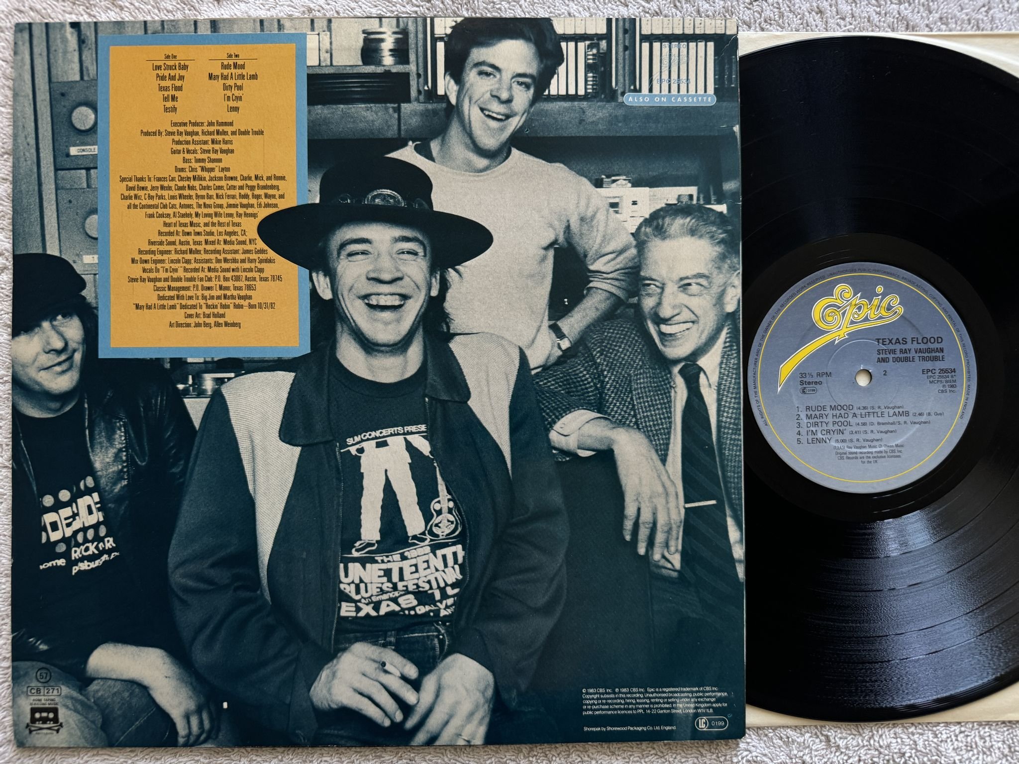 Omslagsbild för skivan STEVIE RAY VAUGHAN Texas Flood LP -83 UK EPIC EPC 25534