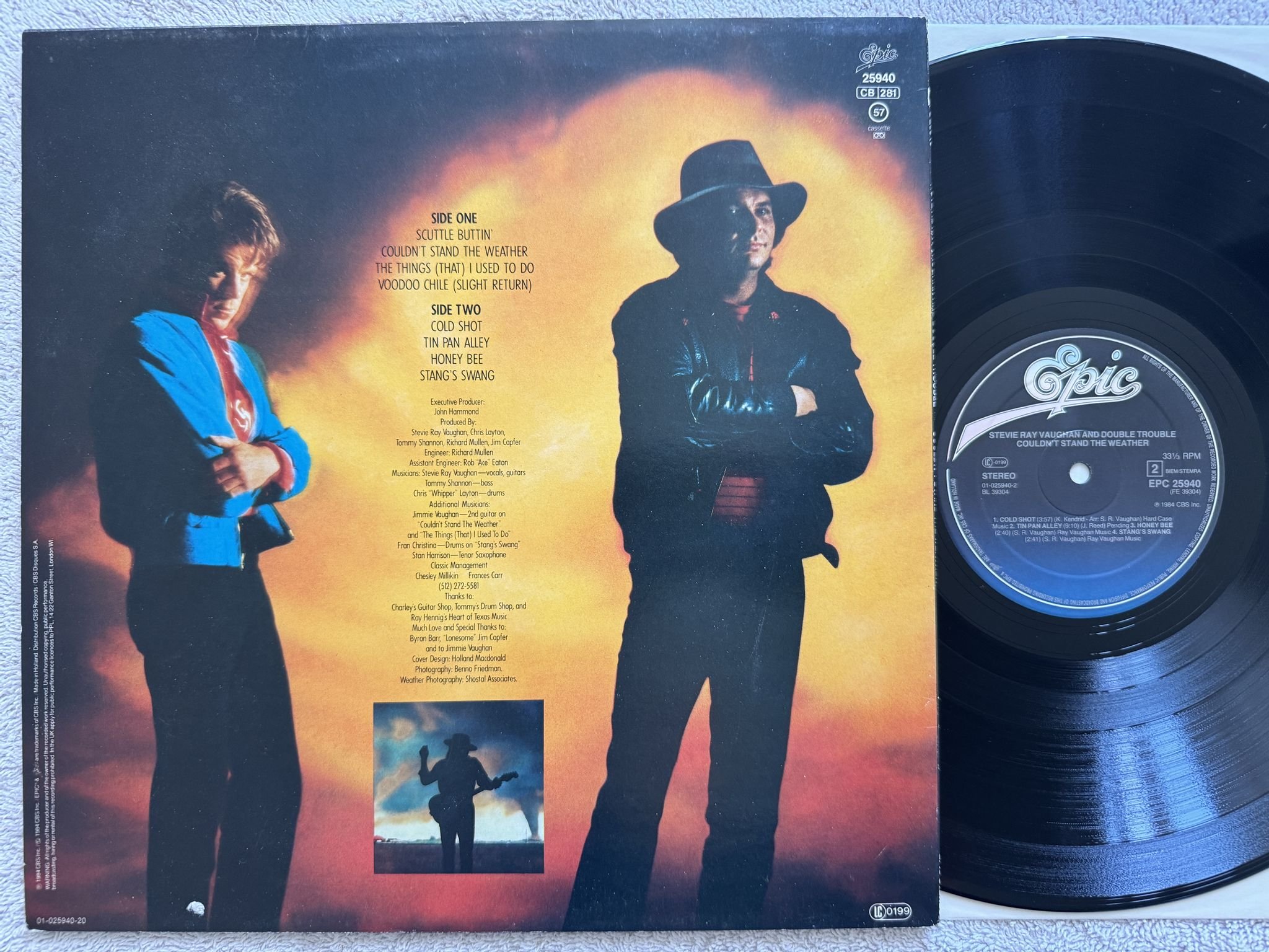 Omslagsbild för skivan STEVIE RAY VAUGHAN Couldn't Stand The Weather LP -84 Hol EPIC EPC 25940