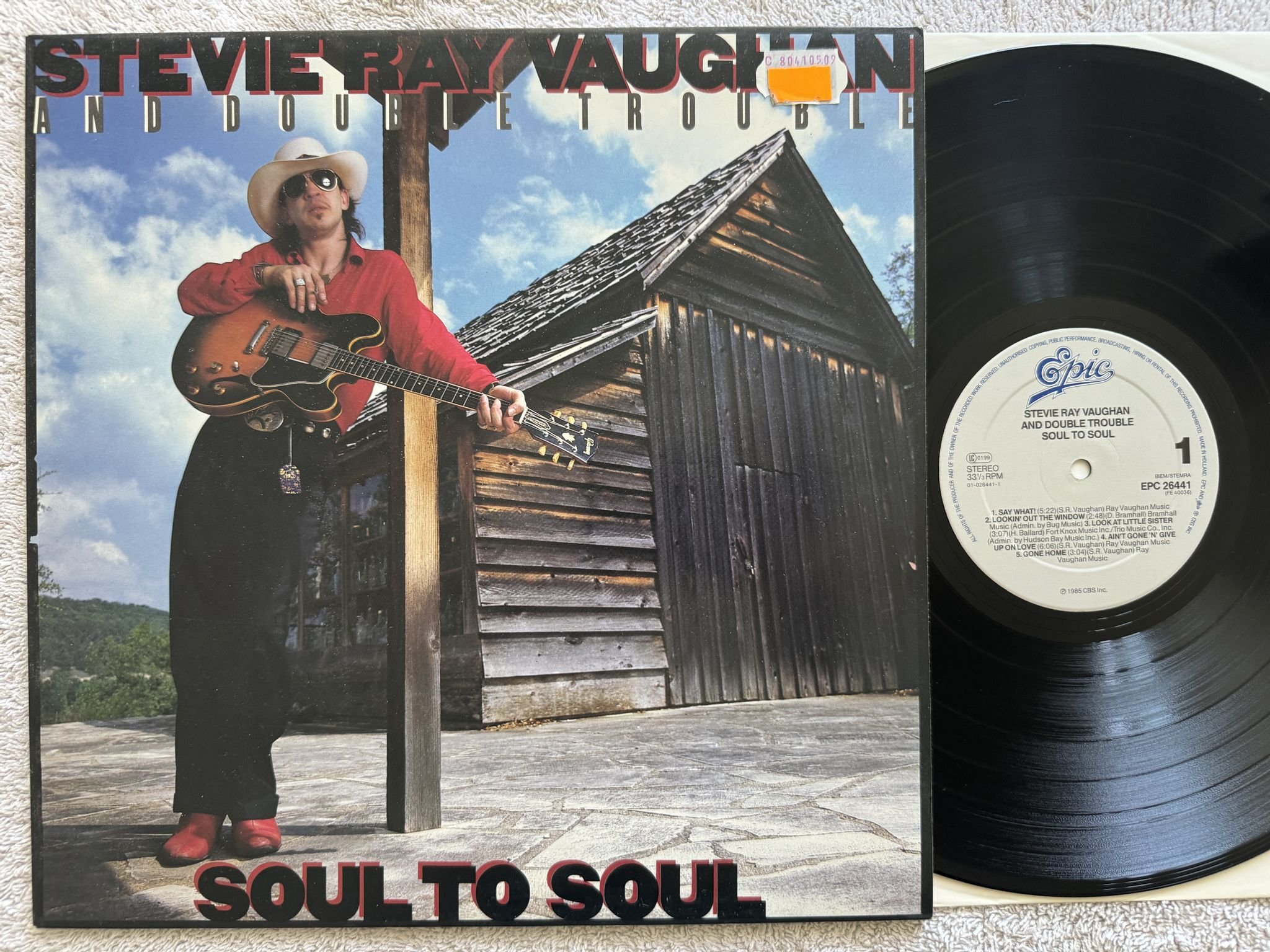 Omslagsbild för skivan STEVIE RAY VAUGHAN Soul To Soul LP -85 Hol EPIC EPC 26441