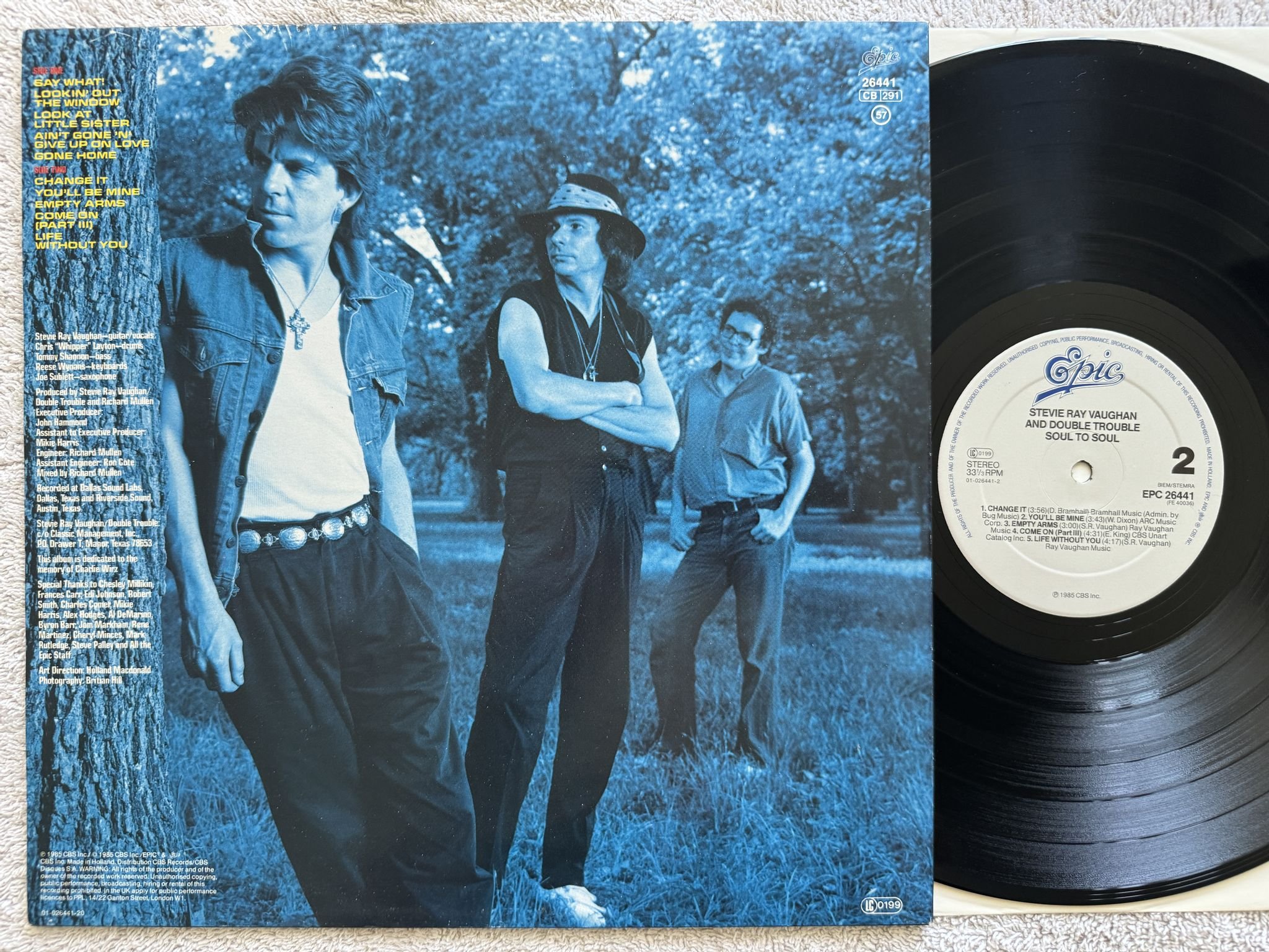 Omslagsbild för skivan STEVIE RAY VAUGHAN Soul To Soul LP -85 Hol EPIC EPC 26441