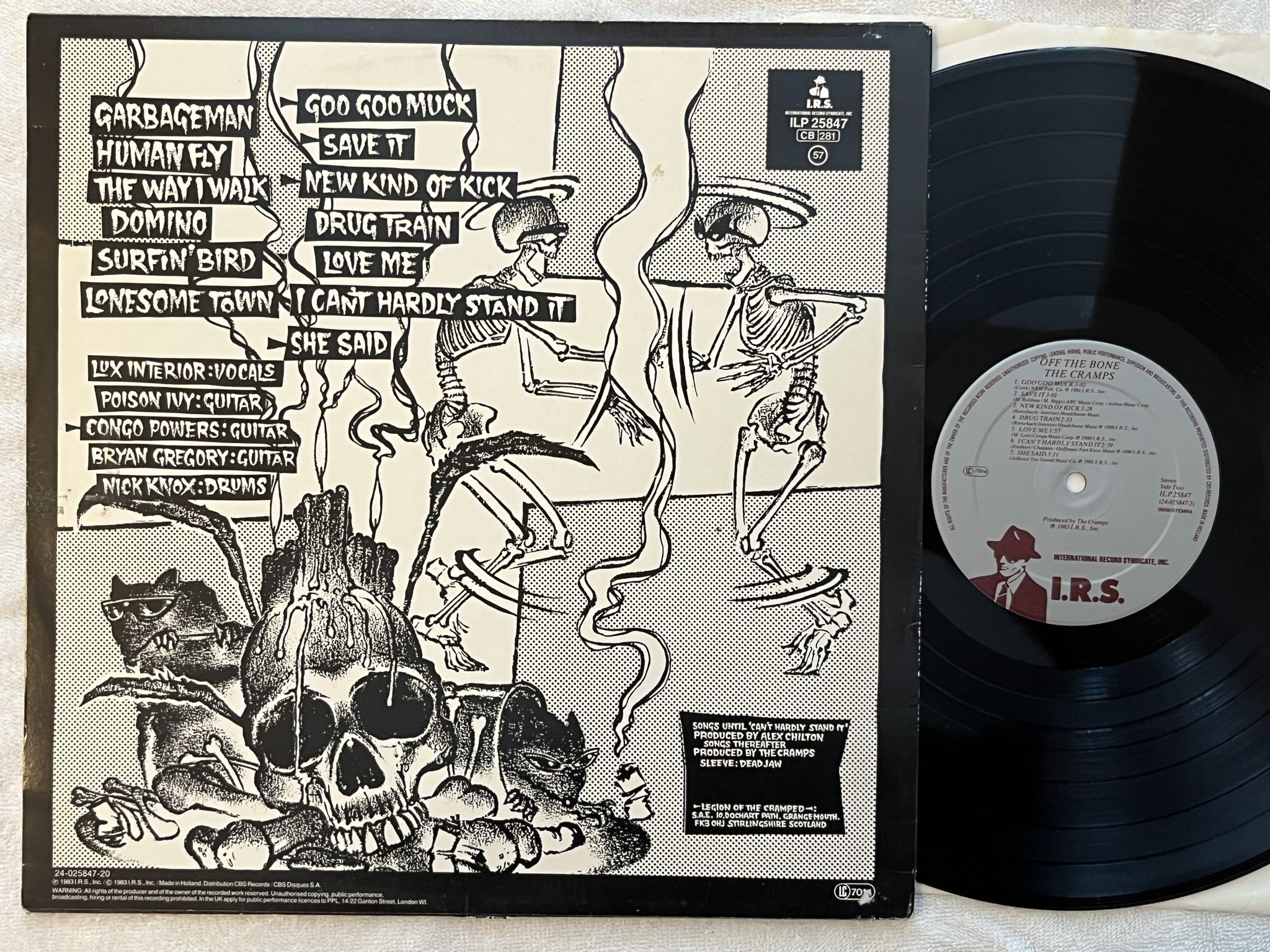 Omslagsbild för skivan THE CRAMPS off the bone LP -83 Hol IRS ILP 25847