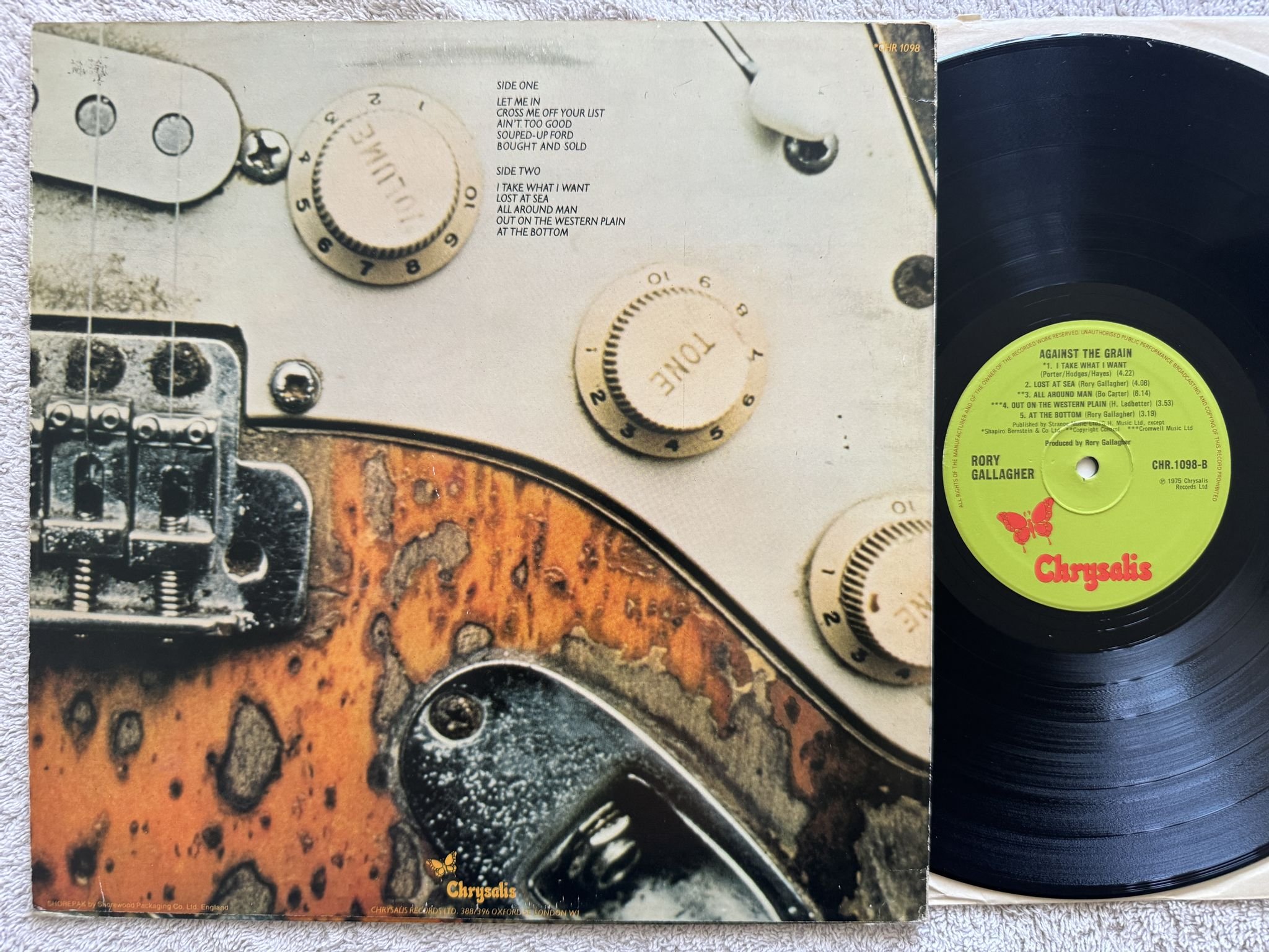 Omslagsbild för skivan RORY GALLAGHER against the grain LP -75 UK CHRYSALIS CHR 1098