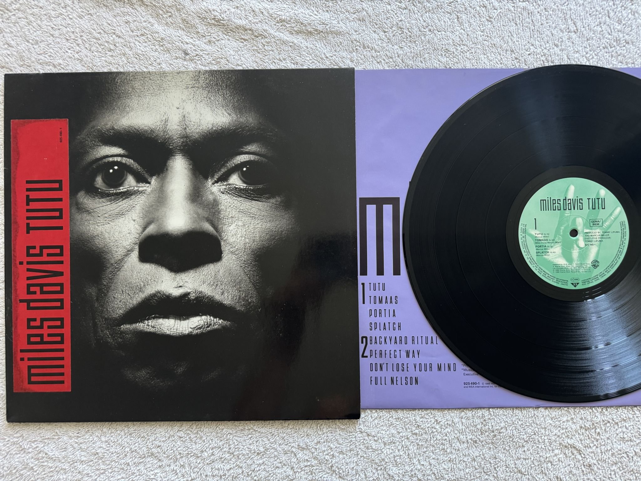 Omslagsbild för skivan MILES DAVIS tutu LP -86 Ger WARNER 925490-1