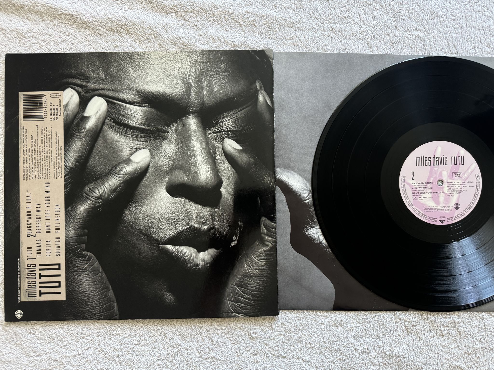 Omslagsbild för skivan MILES DAVIS tutu LP -86 Ger WARNER 925490-1