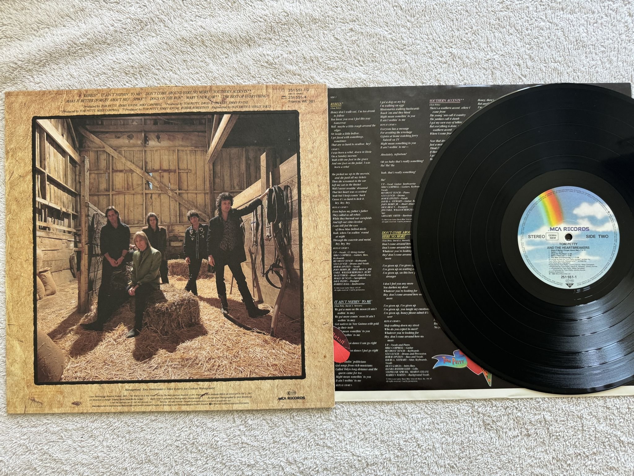 Omslagsbild för skivan TOM PETTY AND THE HEARTBREAKERS Southern Accents LP -85 MCA 251 551-1