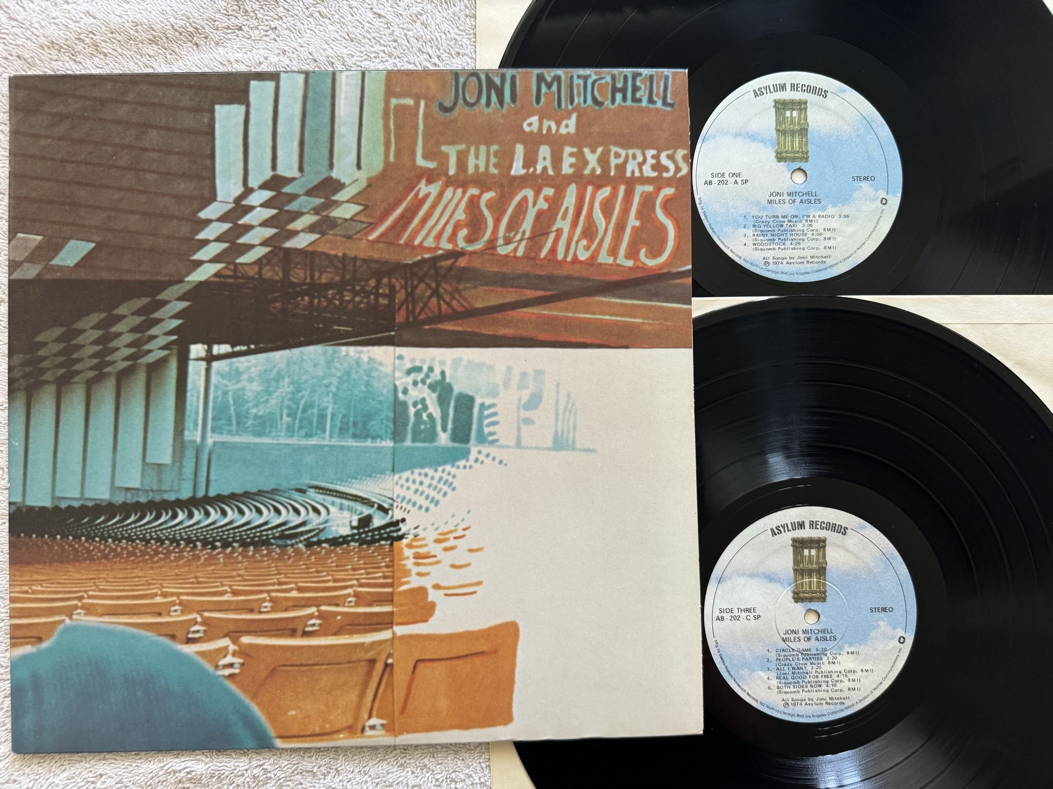 Omslagsbild för skivan JONI MITCHELL miles of aisles LP US ASYLUM AB-202 SP
