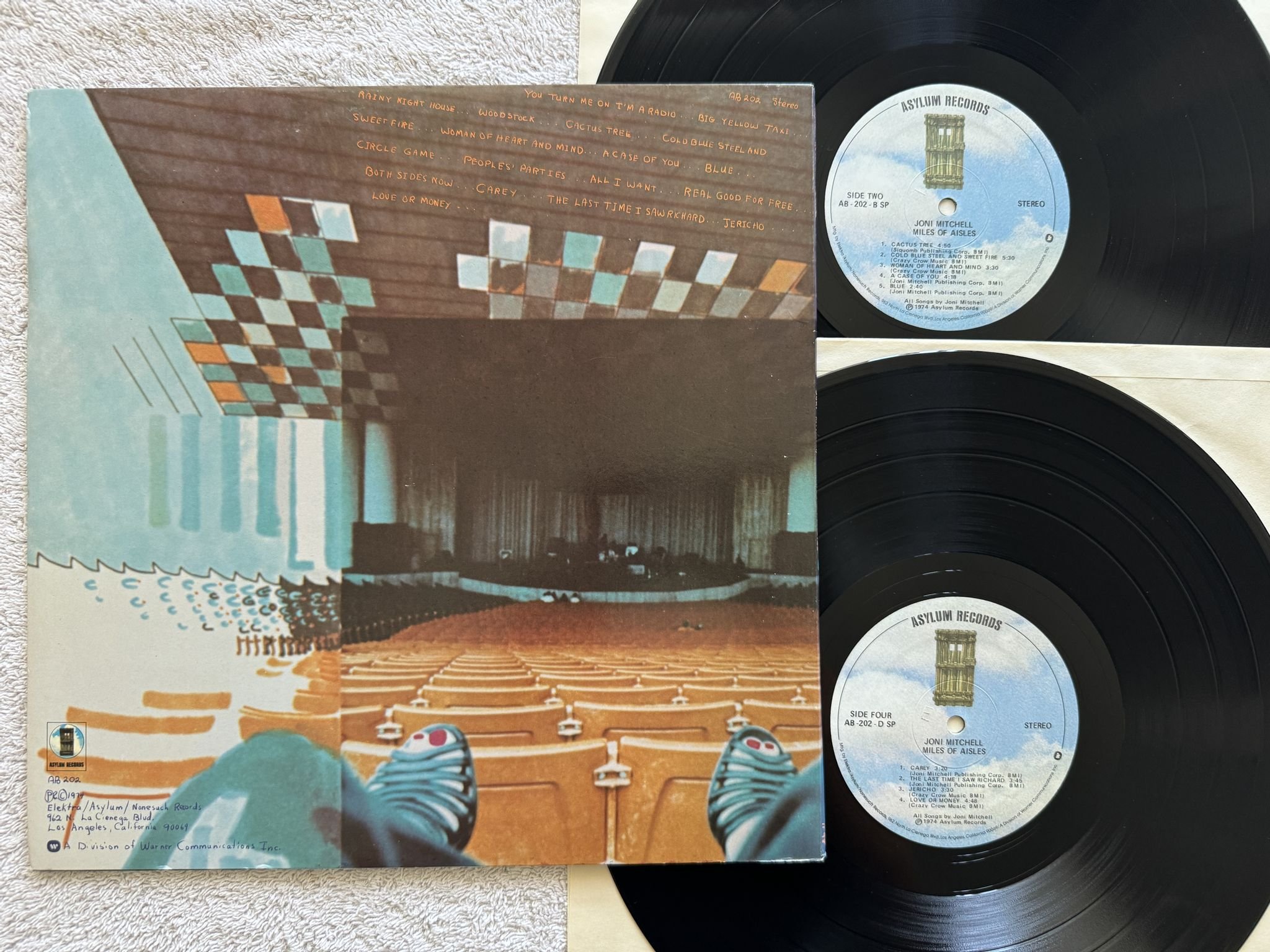 Omslagsbild för skivan JONI MITCHELL miles of aisles LP US ASYLUM AB-202 SP
