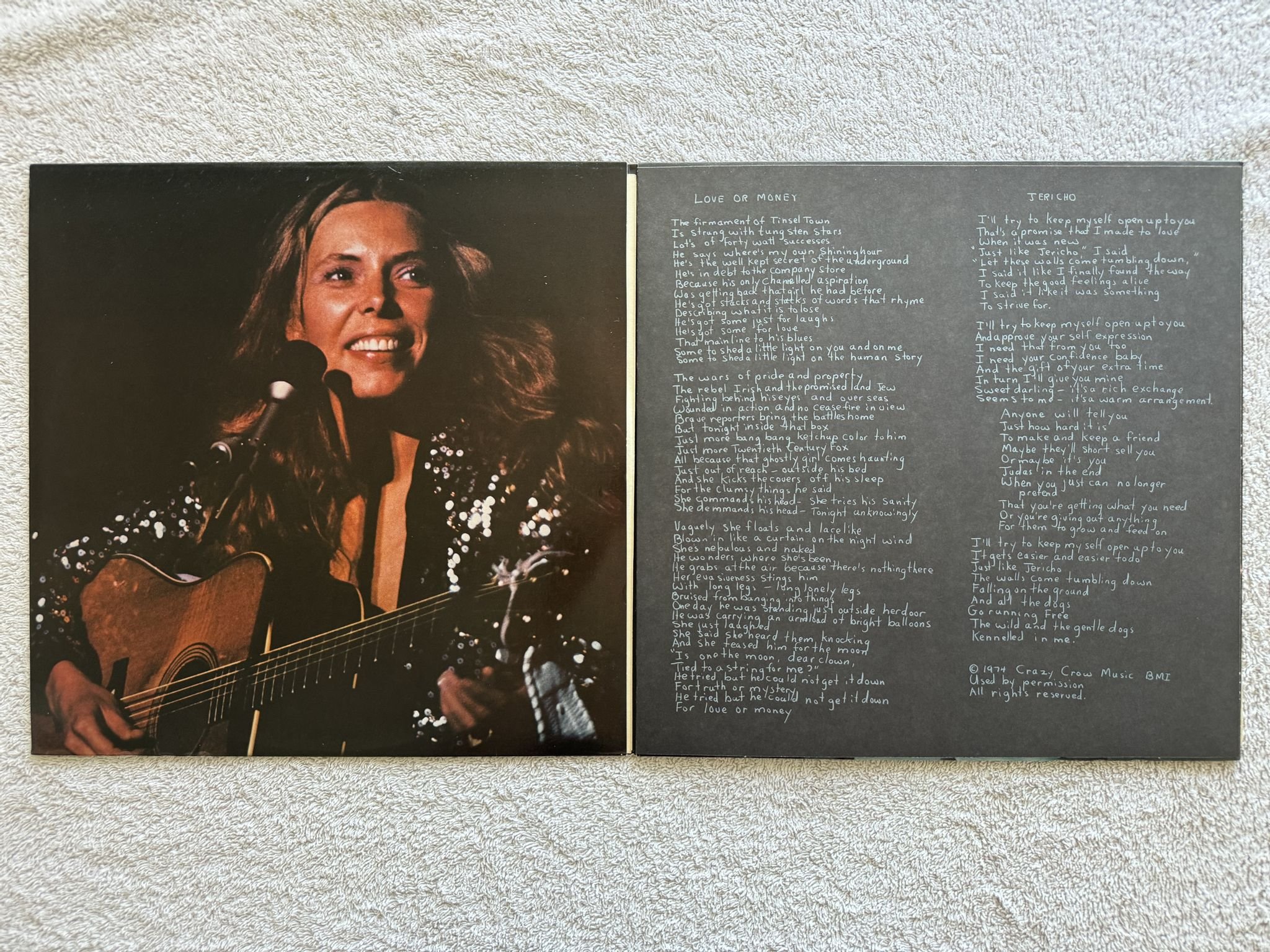 Omslagsbild för skivan JONI MITCHELL miles of aisles LP US ASYLUM AB-202 SP
