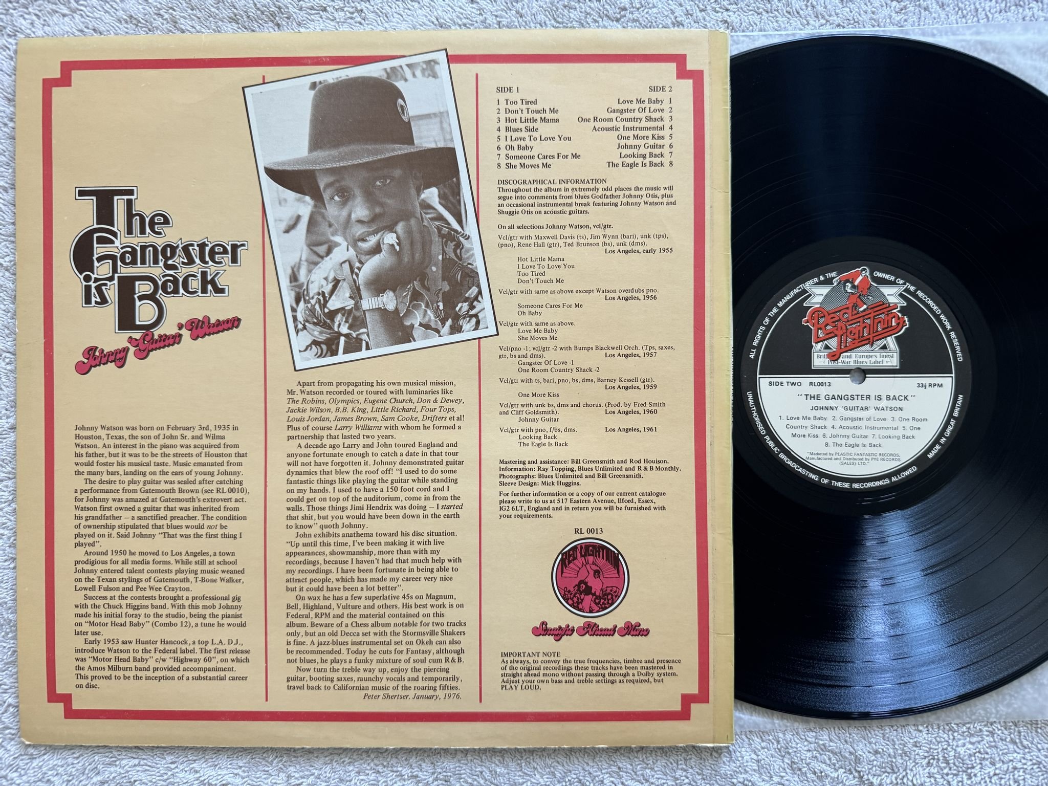Omslagsbild för skivan JOHNNY GUITAR WATSON the gangsters is back LP -76 UK RED LIGHTNIN R.L. 0013
