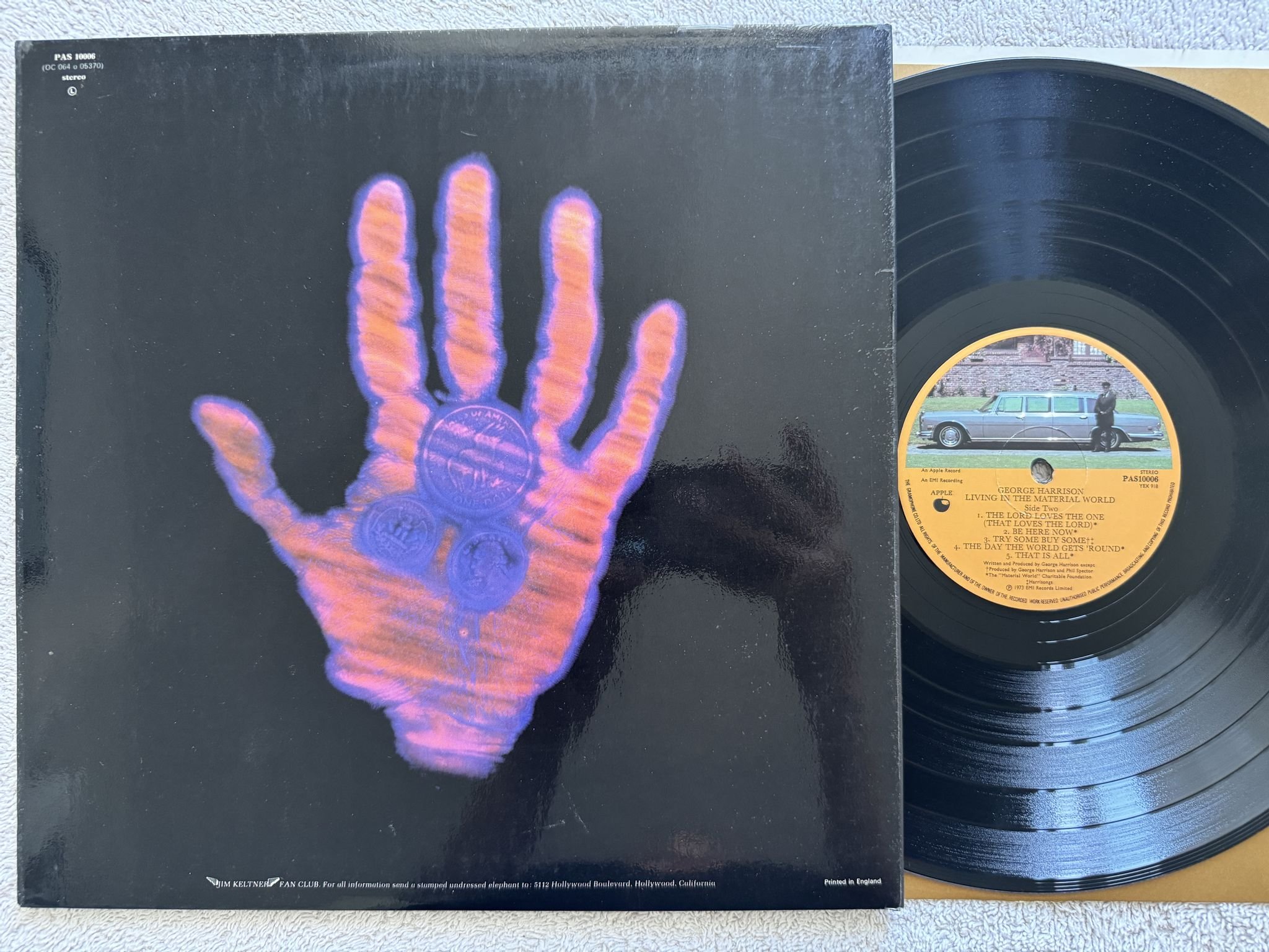 Omslagsbild för skivan GEORGE HARRISON Living In The Material World LP -73 UK APPLE PAS100006