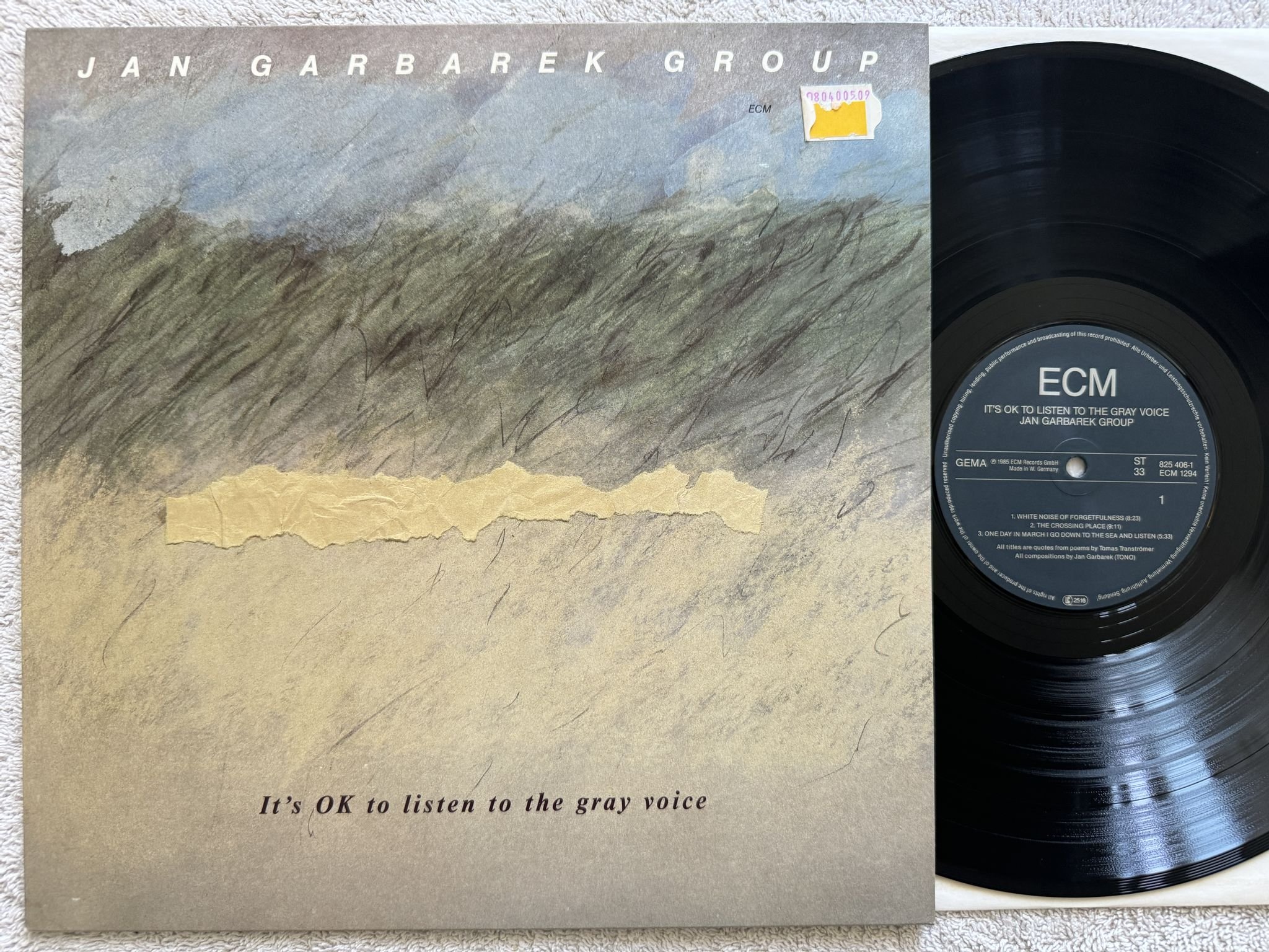 Omslagsbild för skivan JAN GARBAREK It's OK To Listen To The Gray Voice LP -85 Ger ECM 1294