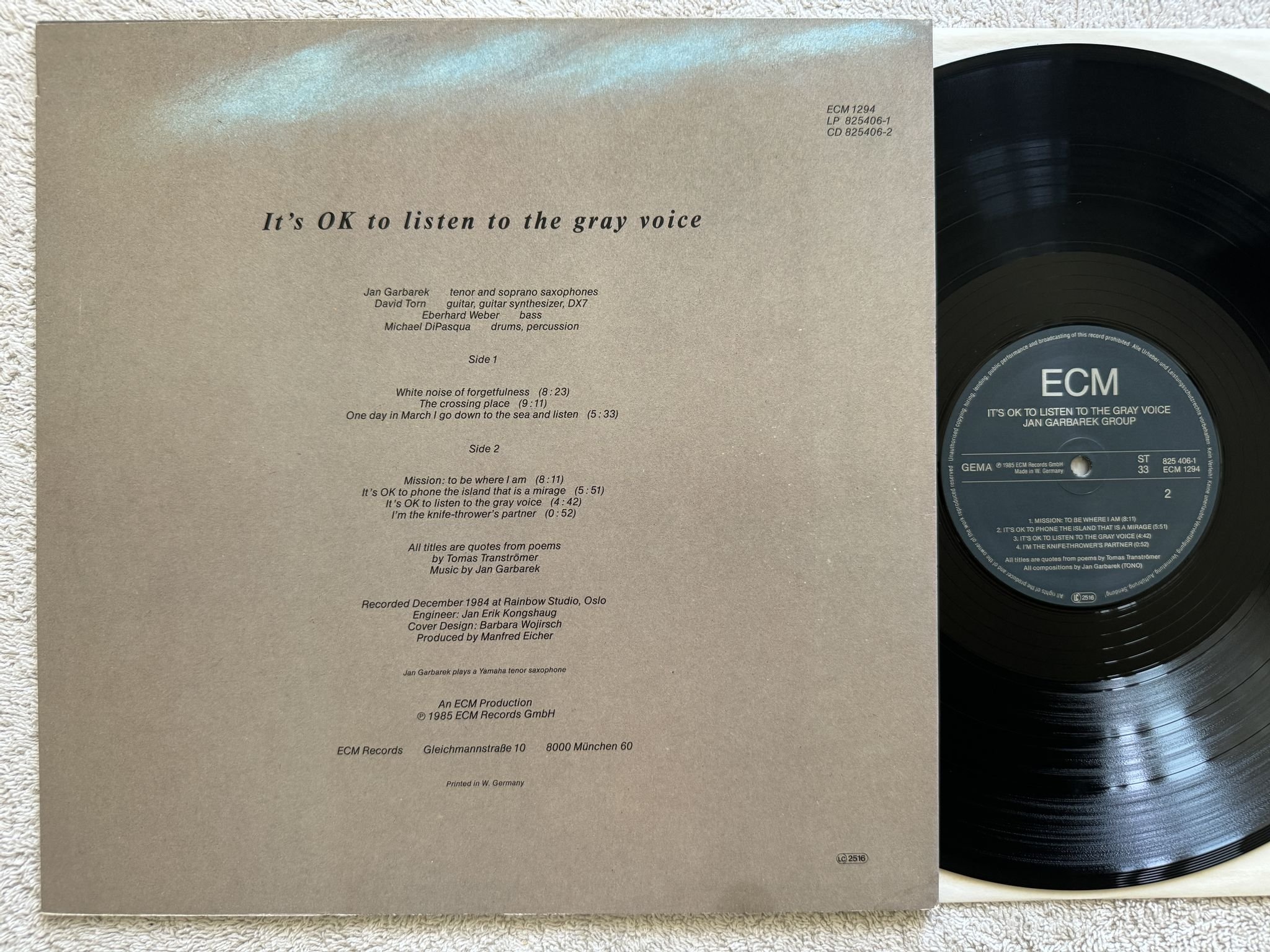 Omslagsbild för skivan JAN GARBAREK It's OK To Listen To The Gray Voice LP -85 Ger ECM 1294