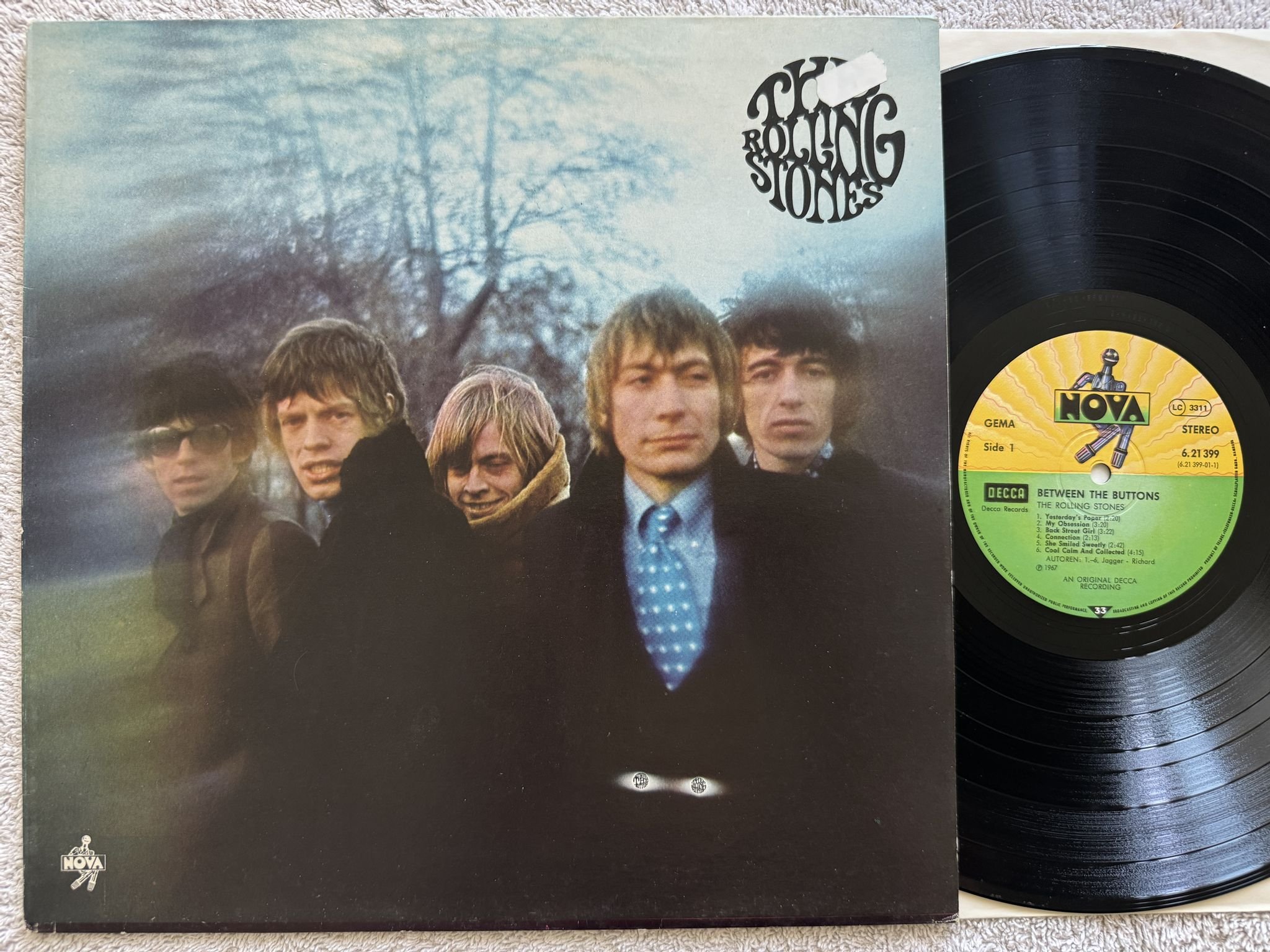 Omslagsbild för skivan THE ROLLING STONES between the buttons LP re Ger NOVA 621399