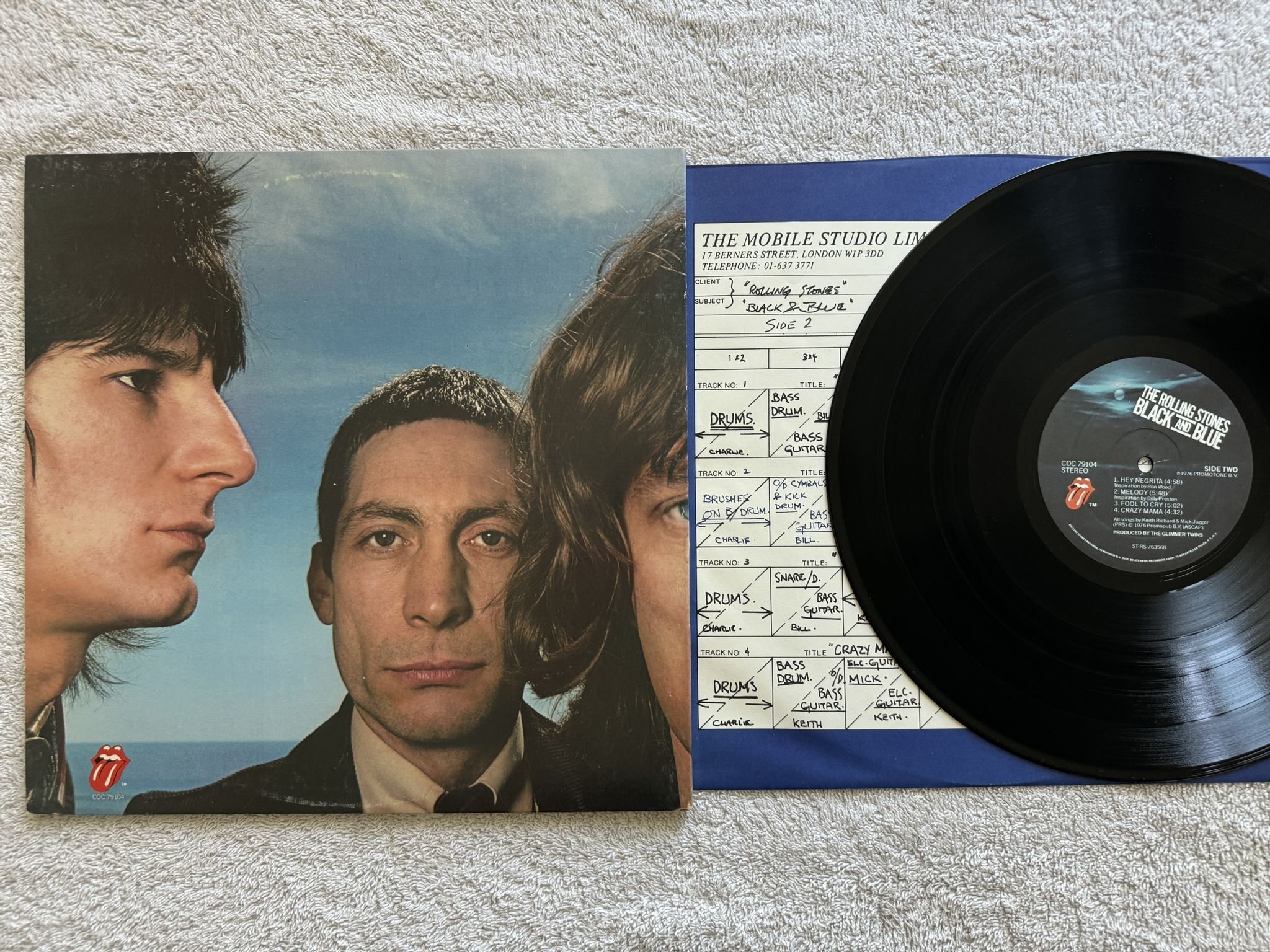 Omslagsbild för skivan THE ROLLING STONES black and blue LP -76 US COC 79104