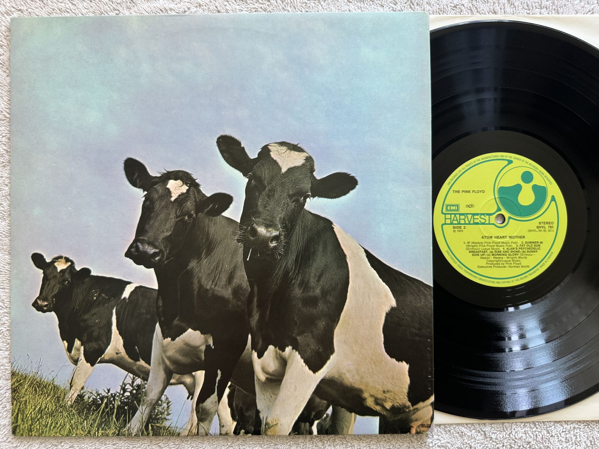 Omslagsbild för skivan PINK FLOYD atom heart mother LP ncb EMI / HARVEST SHVL 781