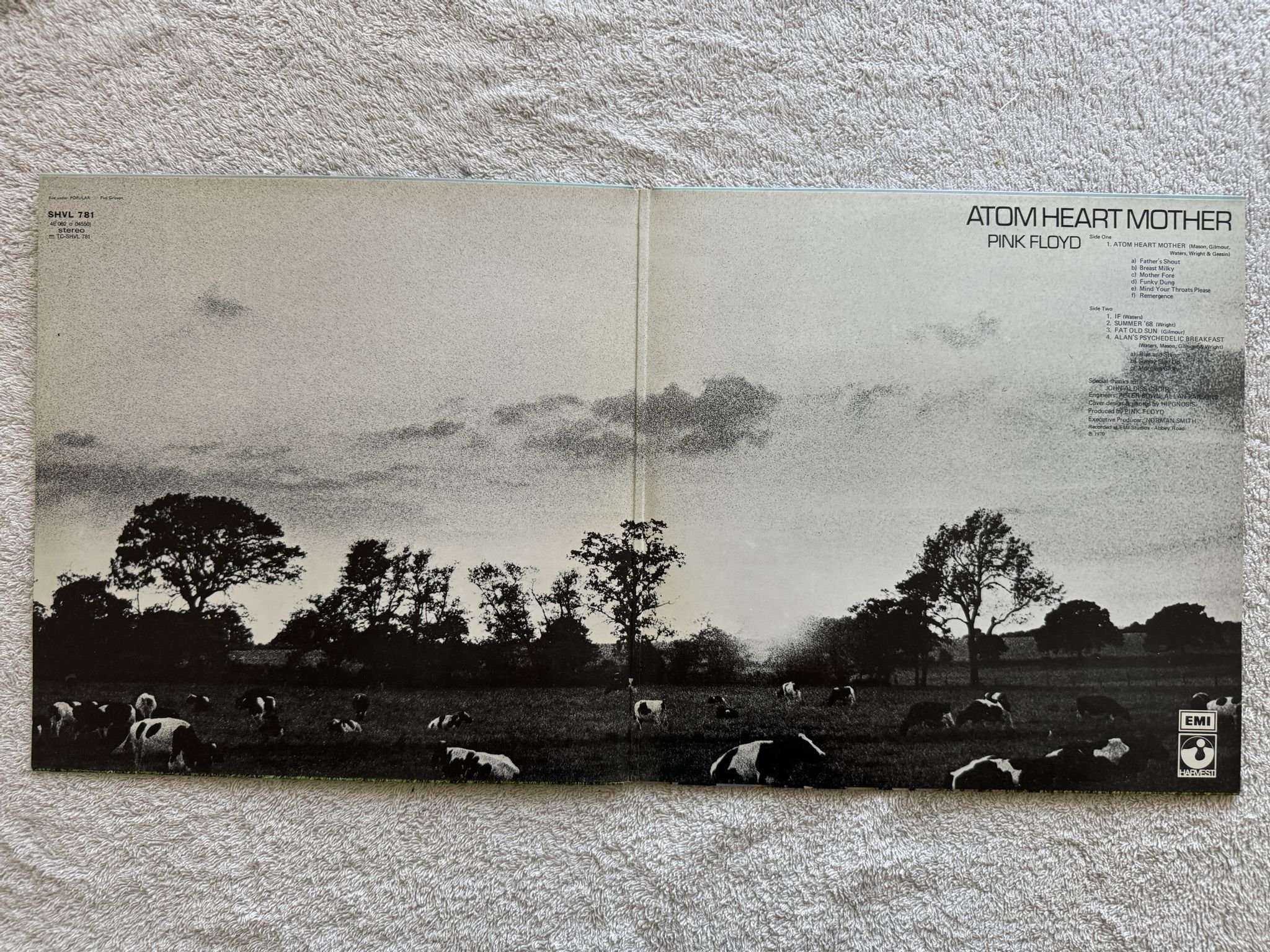 Omslagsbild för skivan PINK FLOYD atom heart mother LP ncb EMI / HARVEST SHVL 781