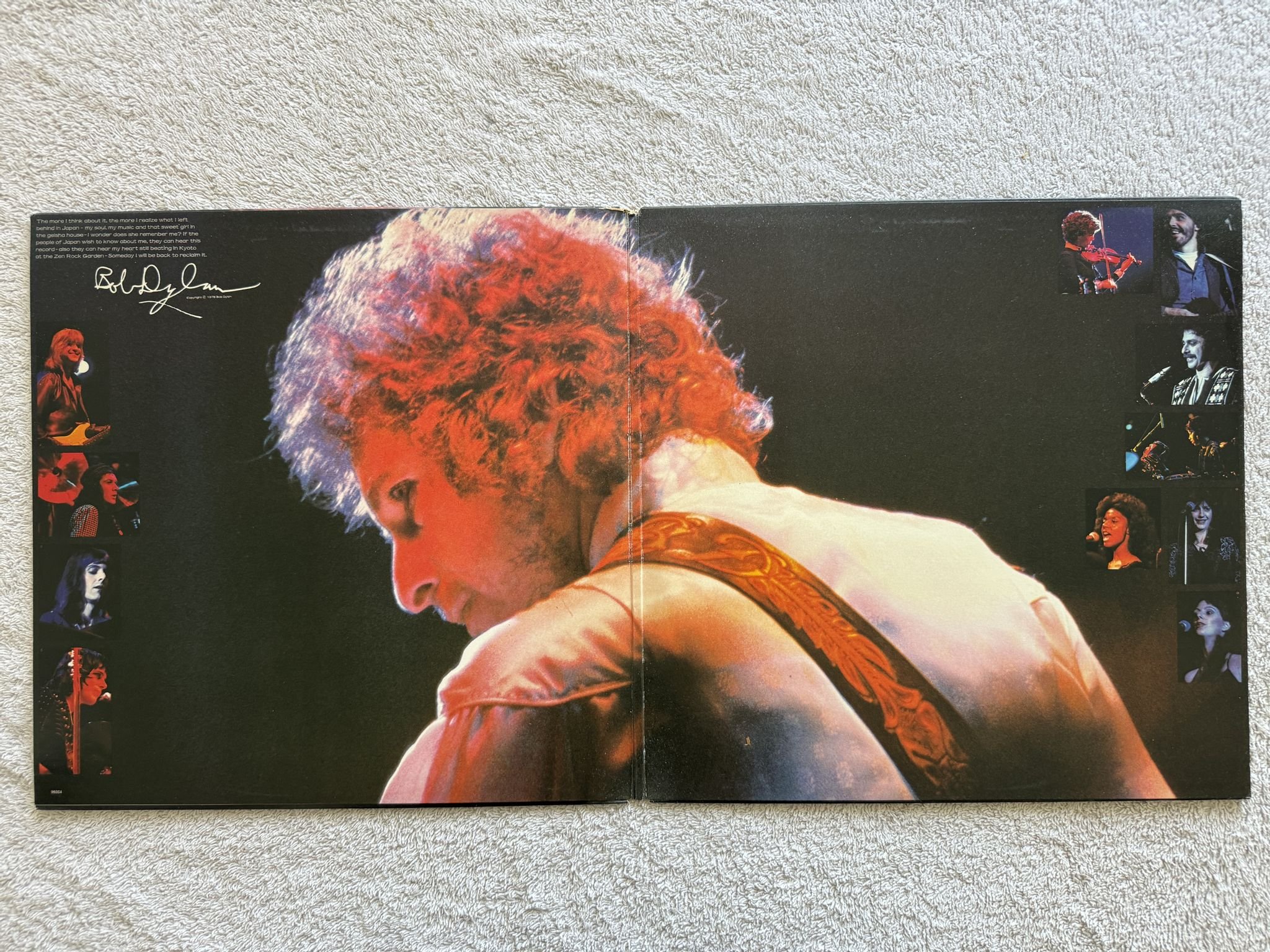 Omslagsbild för skivan BOB DYLAN at budokan 2xLP -78 Hol CBS 96004 *** POSTER / BOOKLET ***