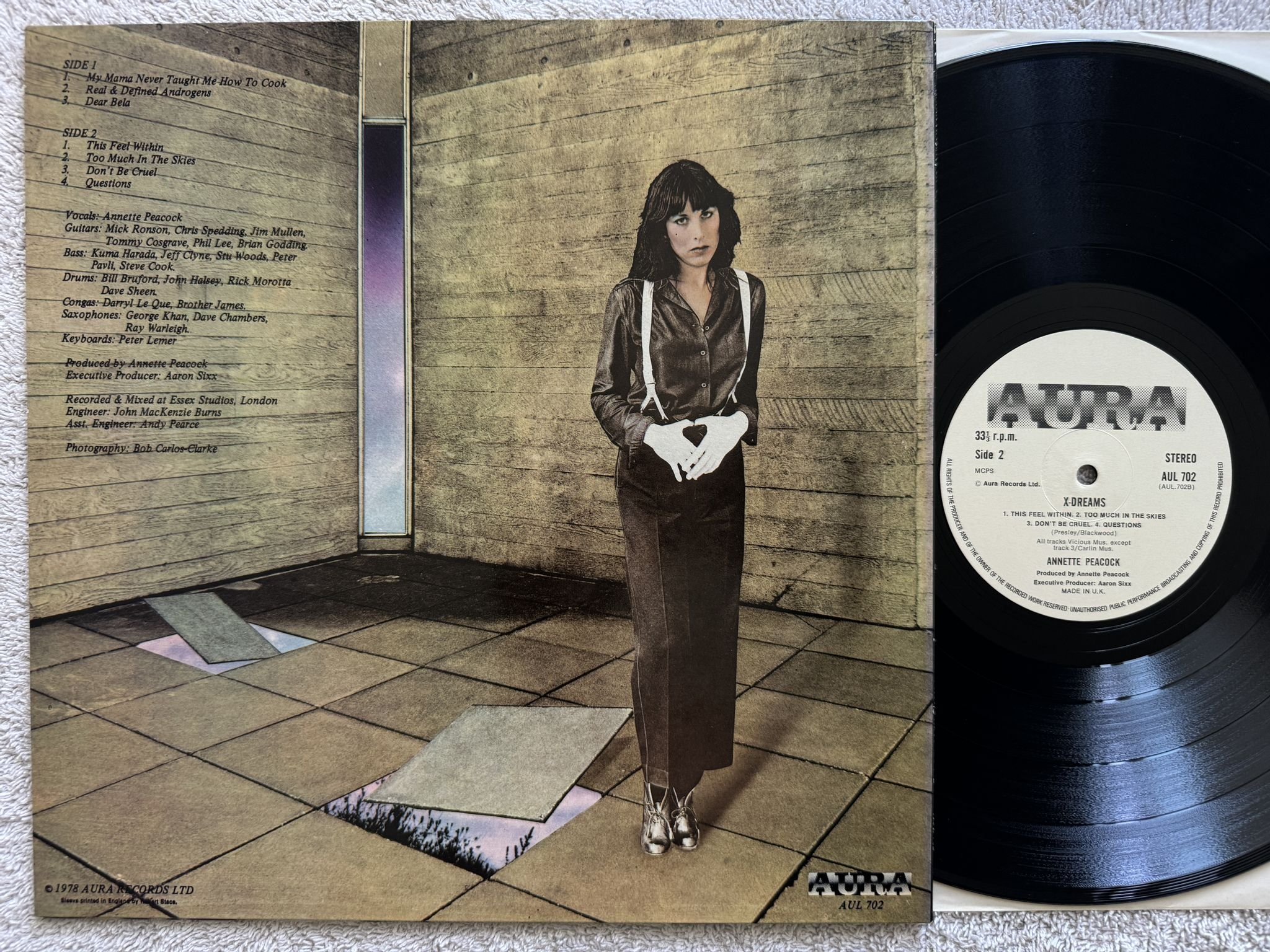 Omslagsbild för skivan ANNETTE PEACOCK x-dreams LP -78 UK AURA AUL 702