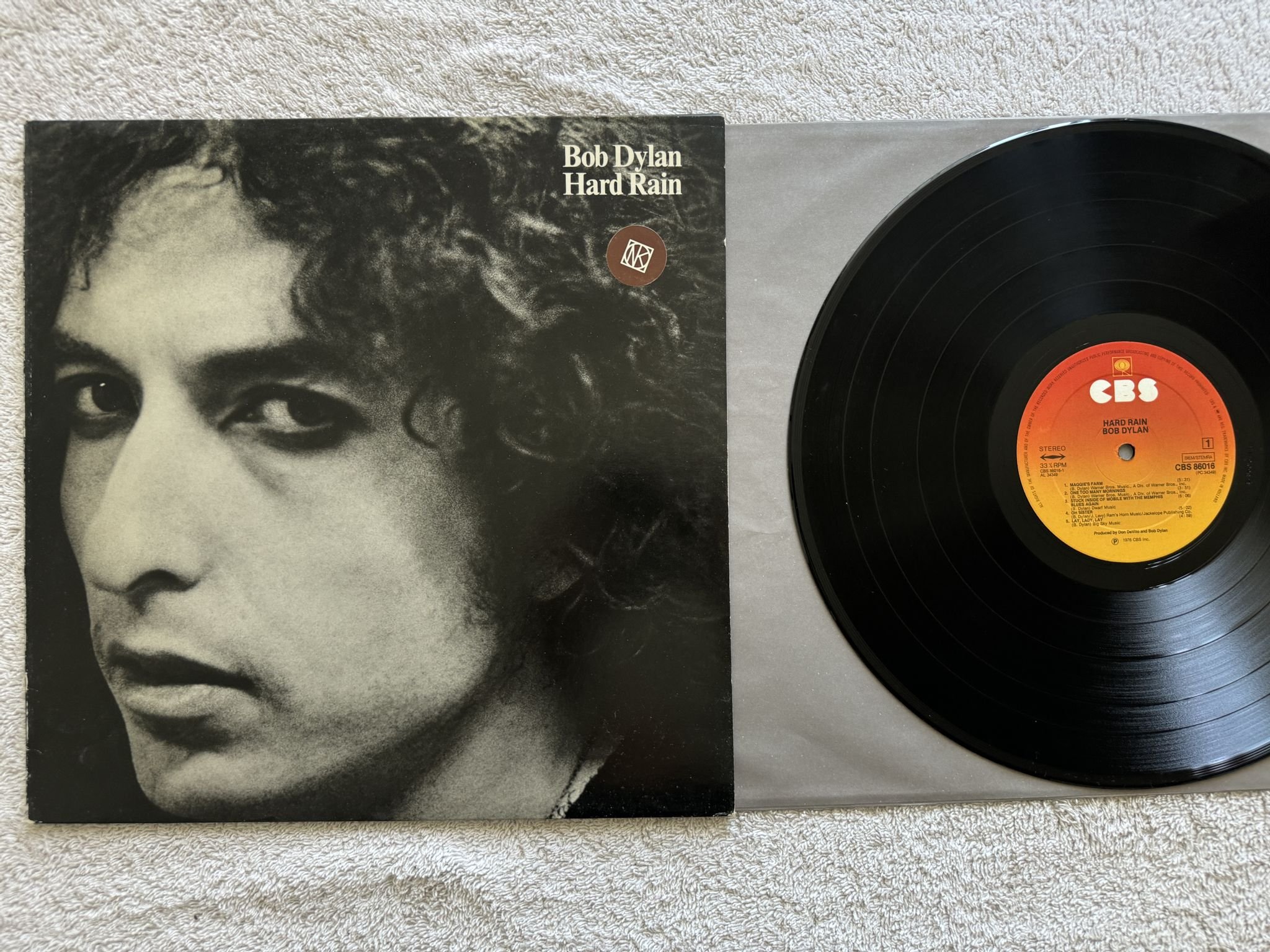 Omslagsbild för skivan BOB DYLAN hard rain LP -76 Hol CBS 86016
