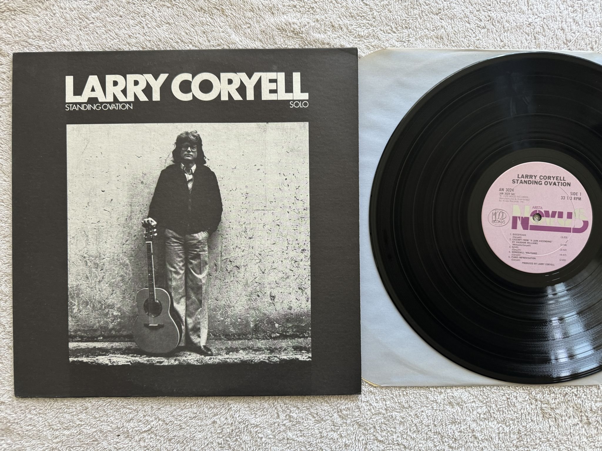 Omslagsbild för skivan LARRY CORYELL standing ovation LP -78 US NOVUS AN 3024
