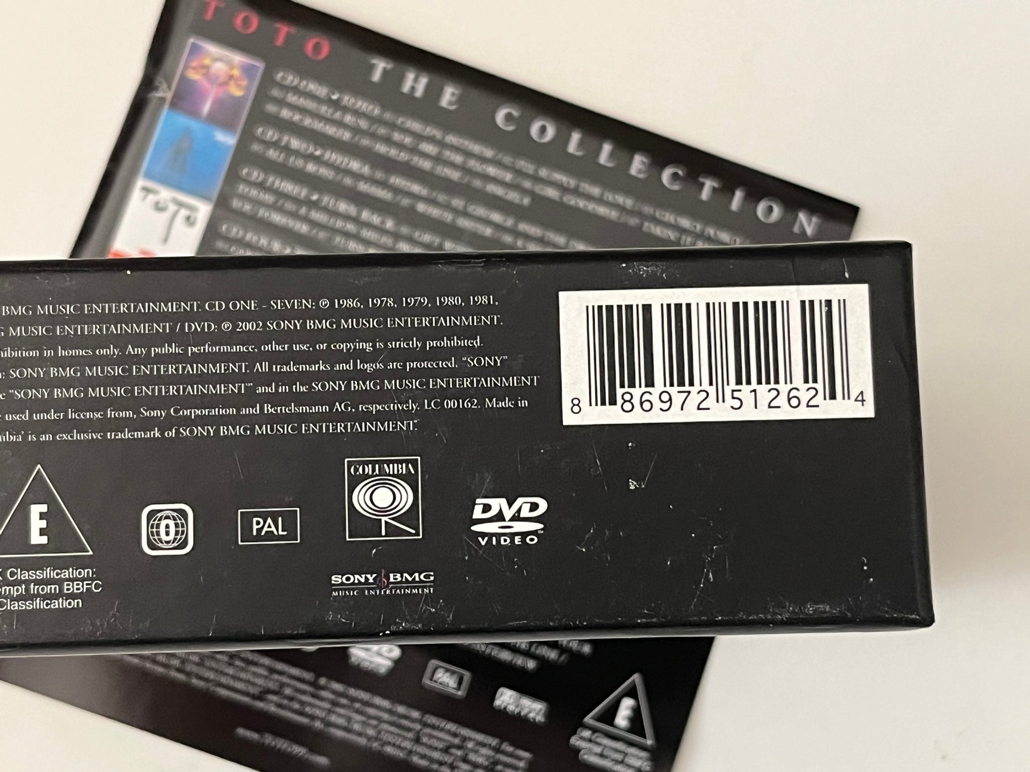 Omslagsbild för skivan TOTO – The Collection 8xCD BOX 2008 Columbia – 88697 25126 2