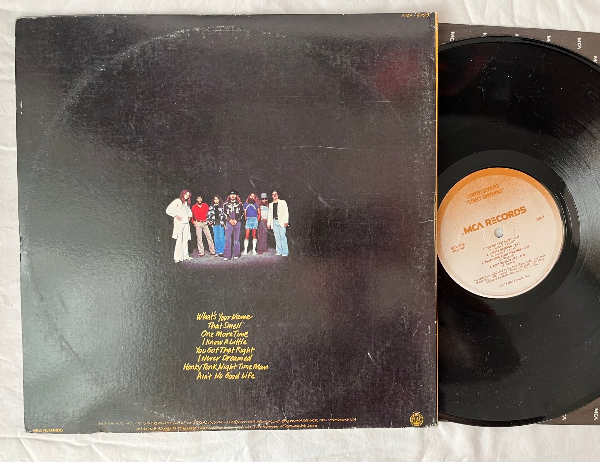 Omslagsbild för skivan LYNYRD SKYNYRD Street Survivors LP US MCA 3029 signed front cover