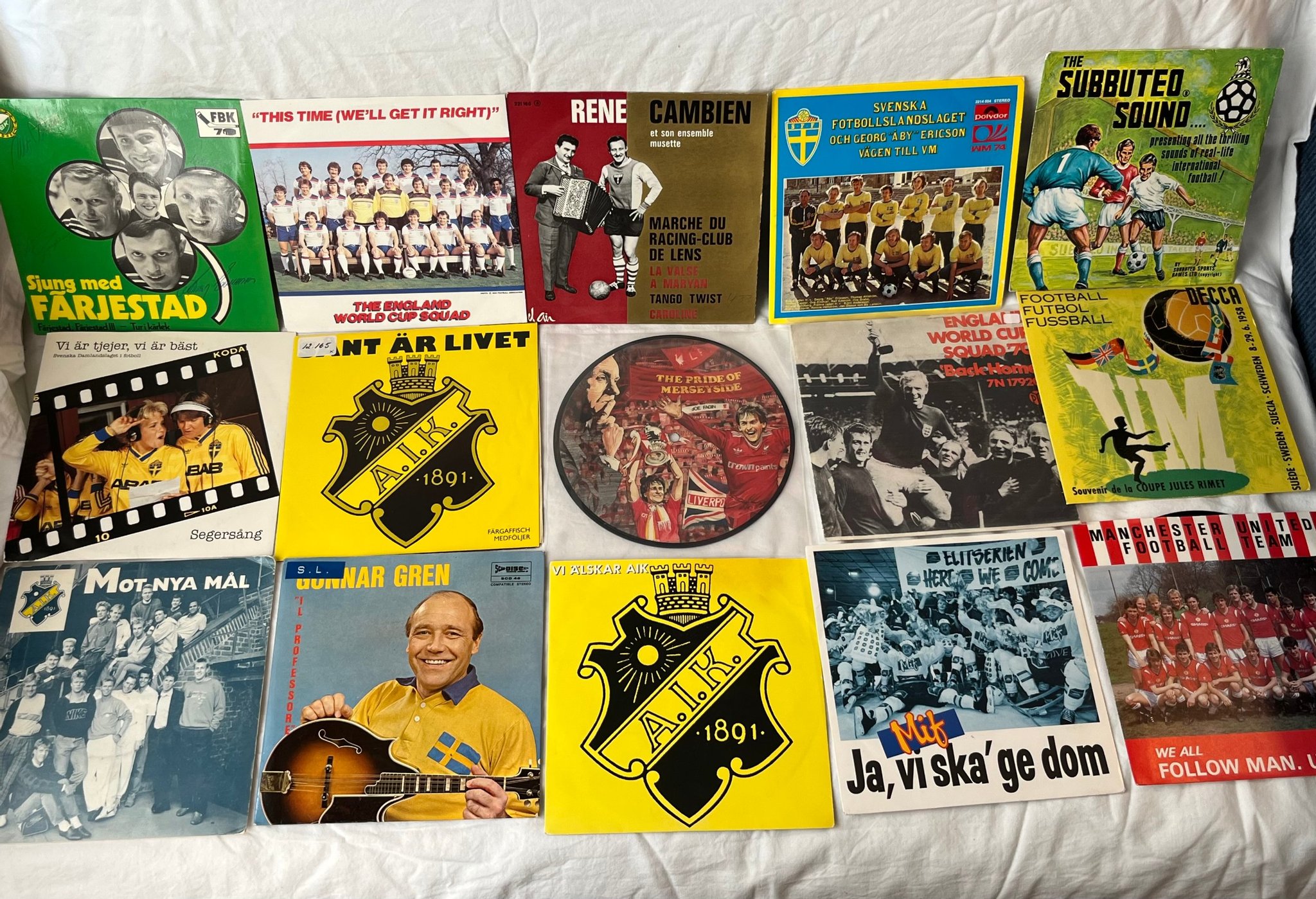 Omslagsbild för skivan Massor med sportrelaterade singlar från Hot Records